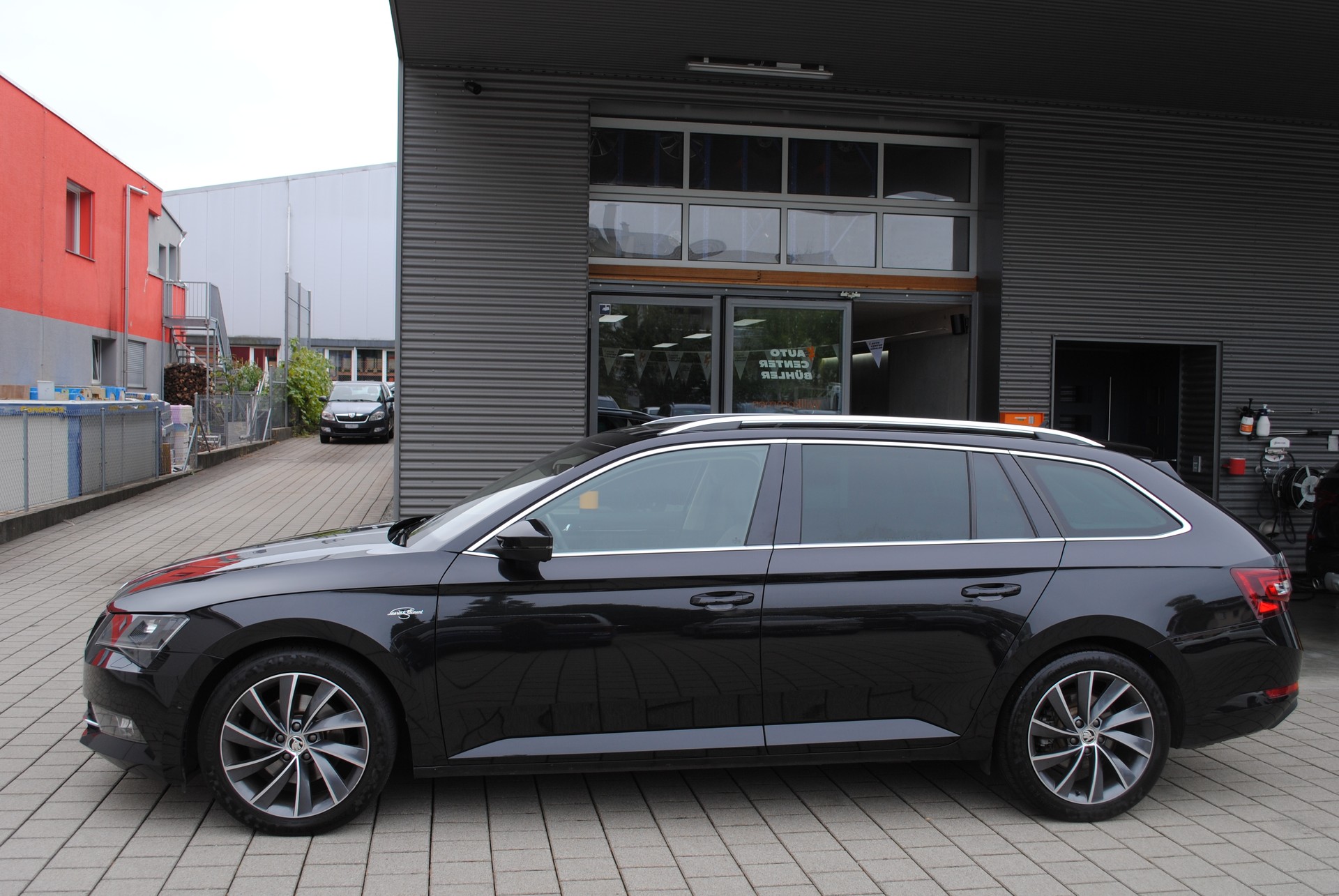 SKODA Superb Combi 2.0 TDi L&K 4x4 DSG-showroom-element-3