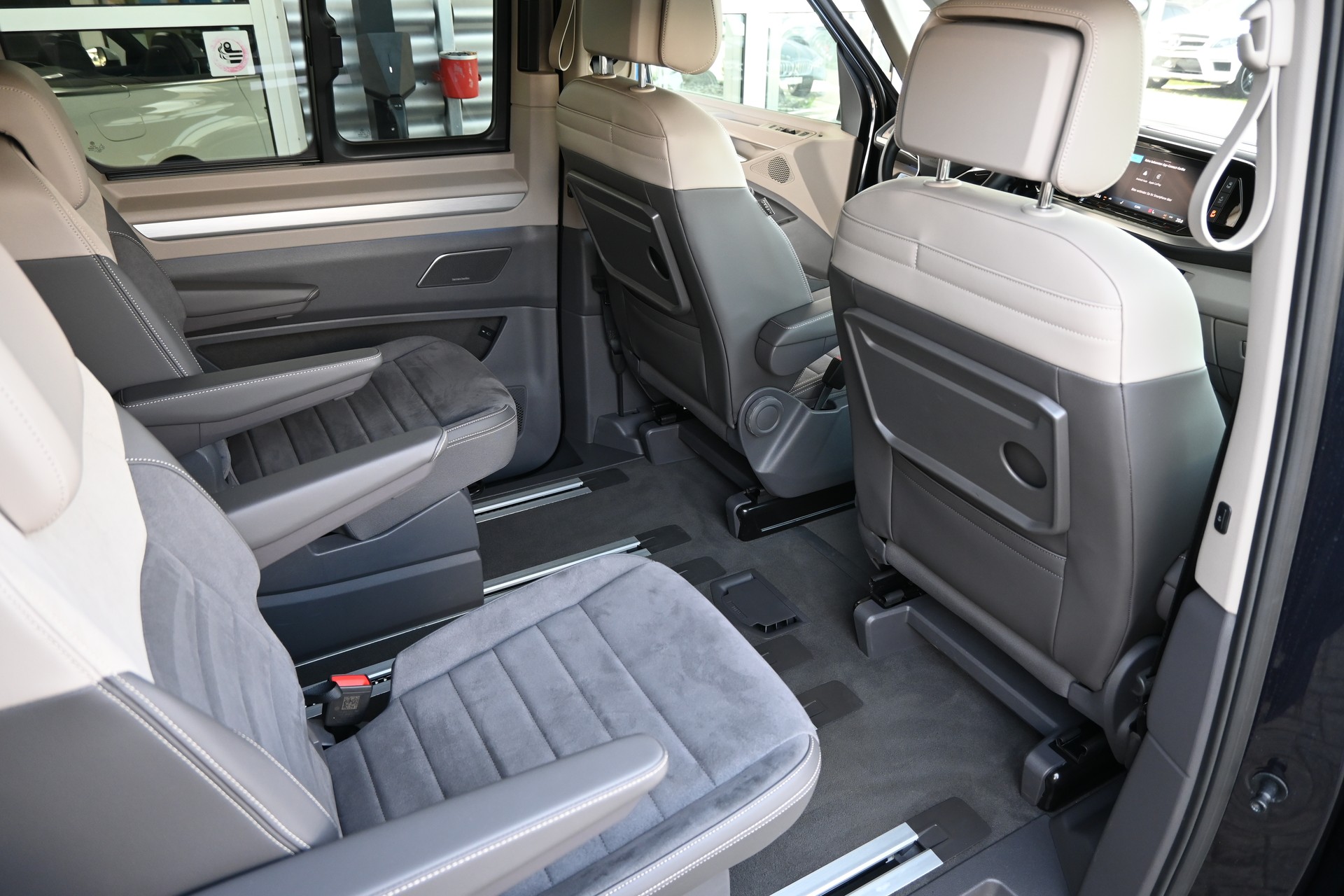VW Multivan 2.0 TDI Style Edition DSG Lang 7-Plätzer + Standheizung+ AHK 2000kg-image-12