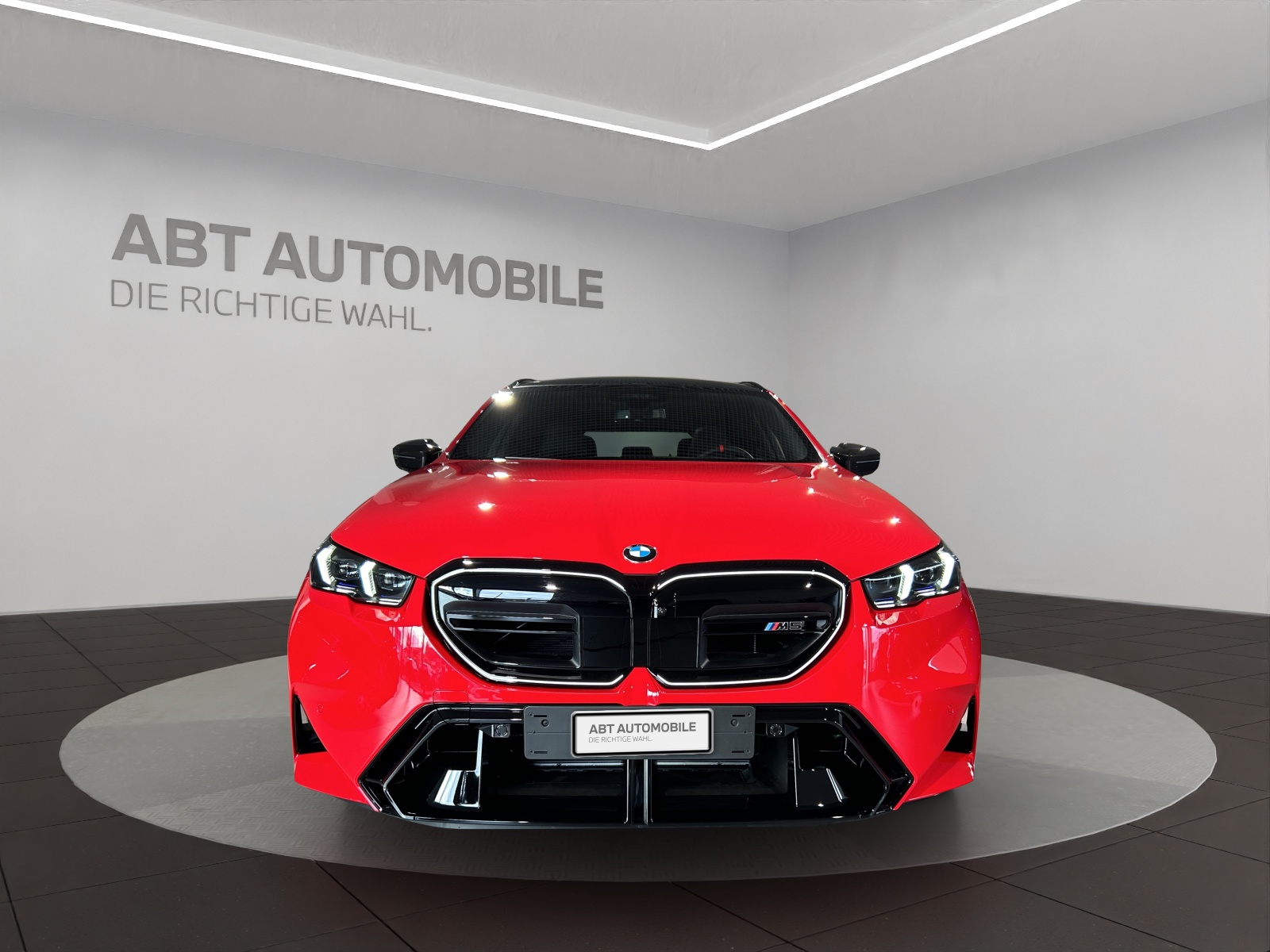 BMW M5 xDrive Touring-showroom-element-1