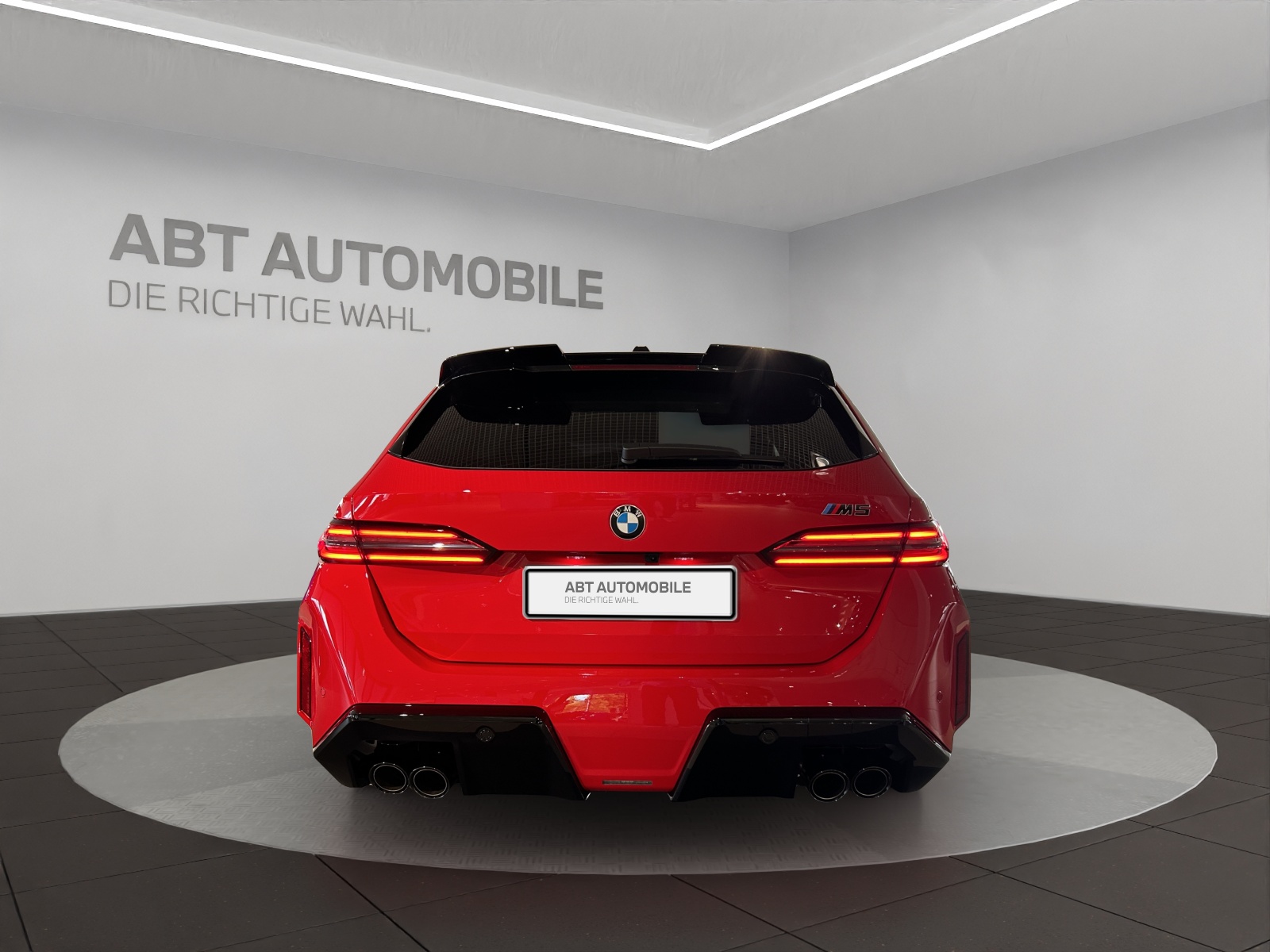 BMW M5 xDrive Touring-showroom-element-3