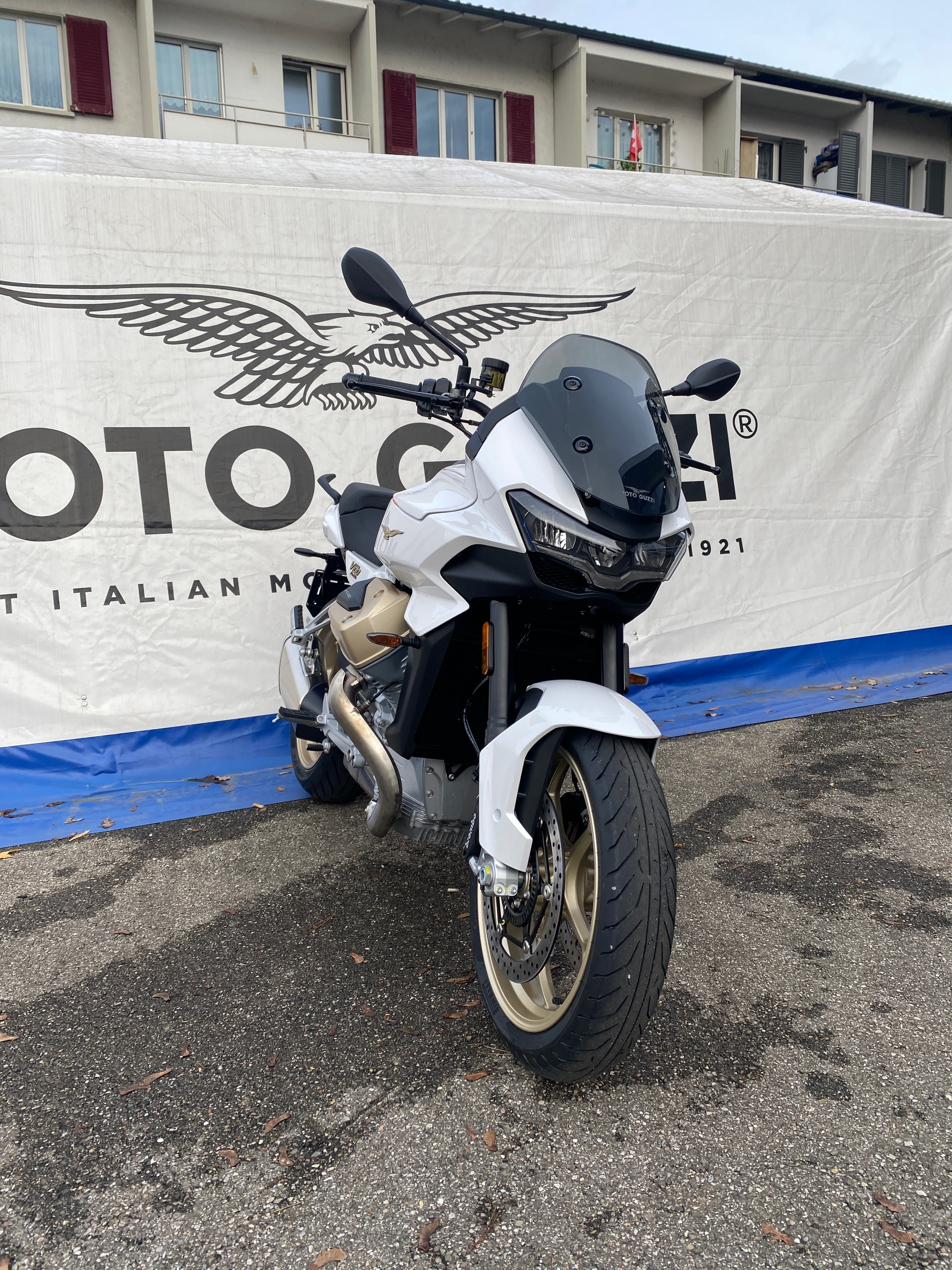 MOTO GUZZI V 100 Mandello-image-3