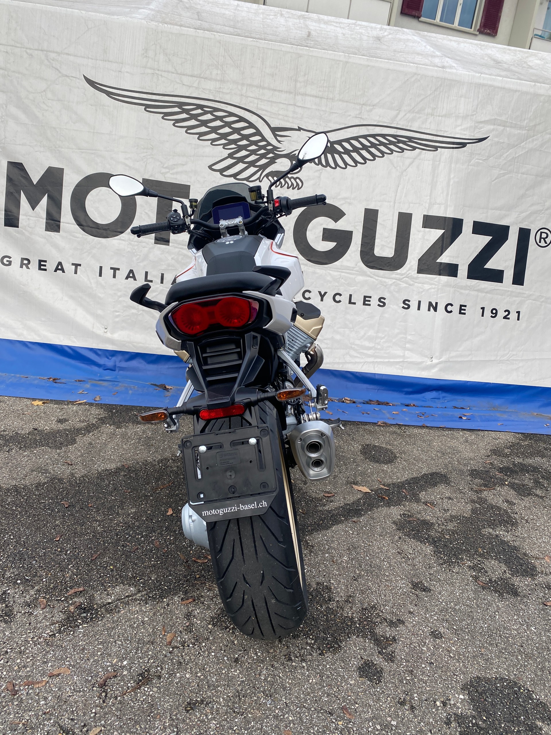 MOTO GUZZI V 100 Mandello-image-11