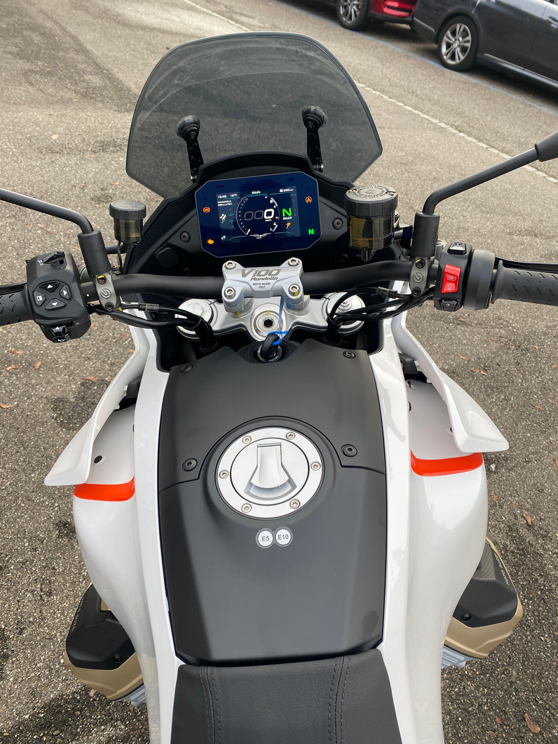 MOTO GUZZI V 100 Mandello-image-5