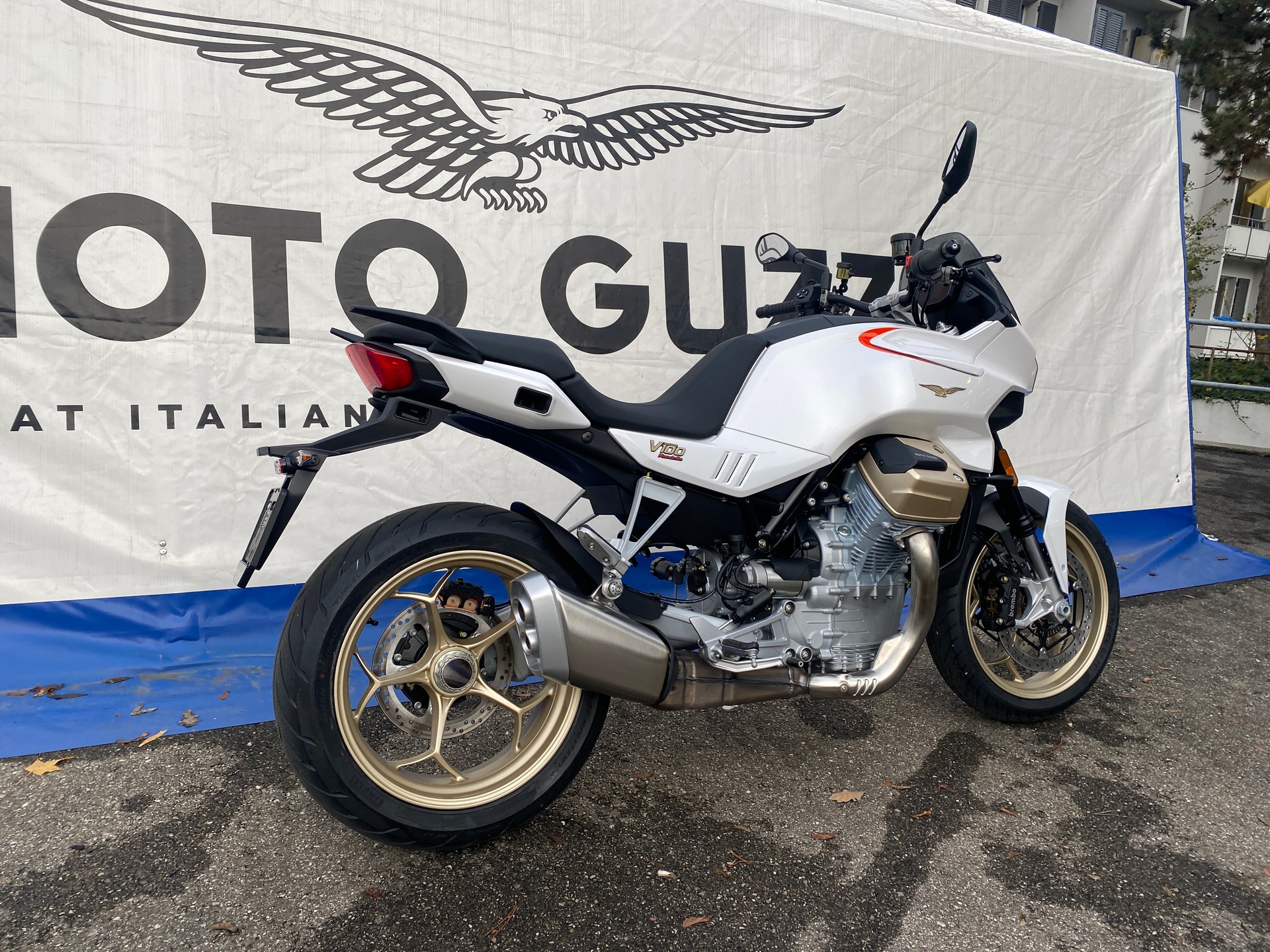 MOTO GUZZI V 100 Mandello-image-1