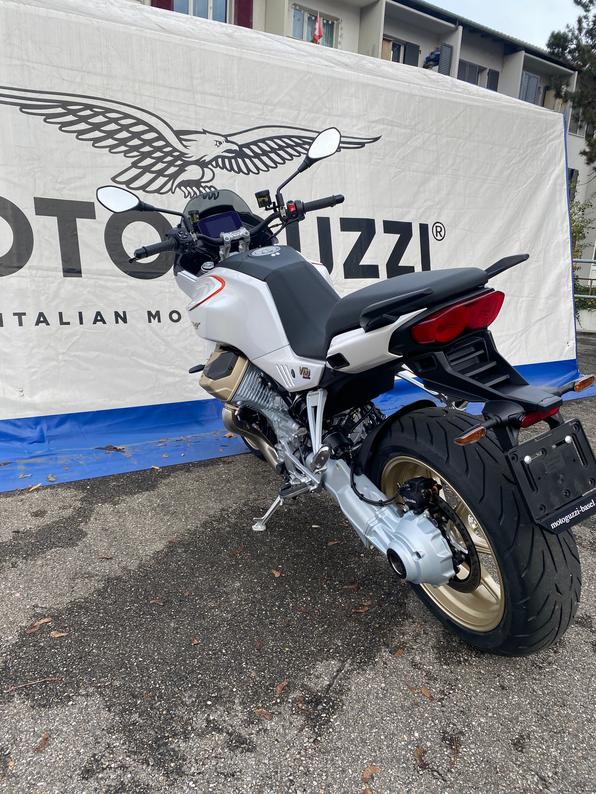 MOTO GUZZI V 100 Mandello-image-10