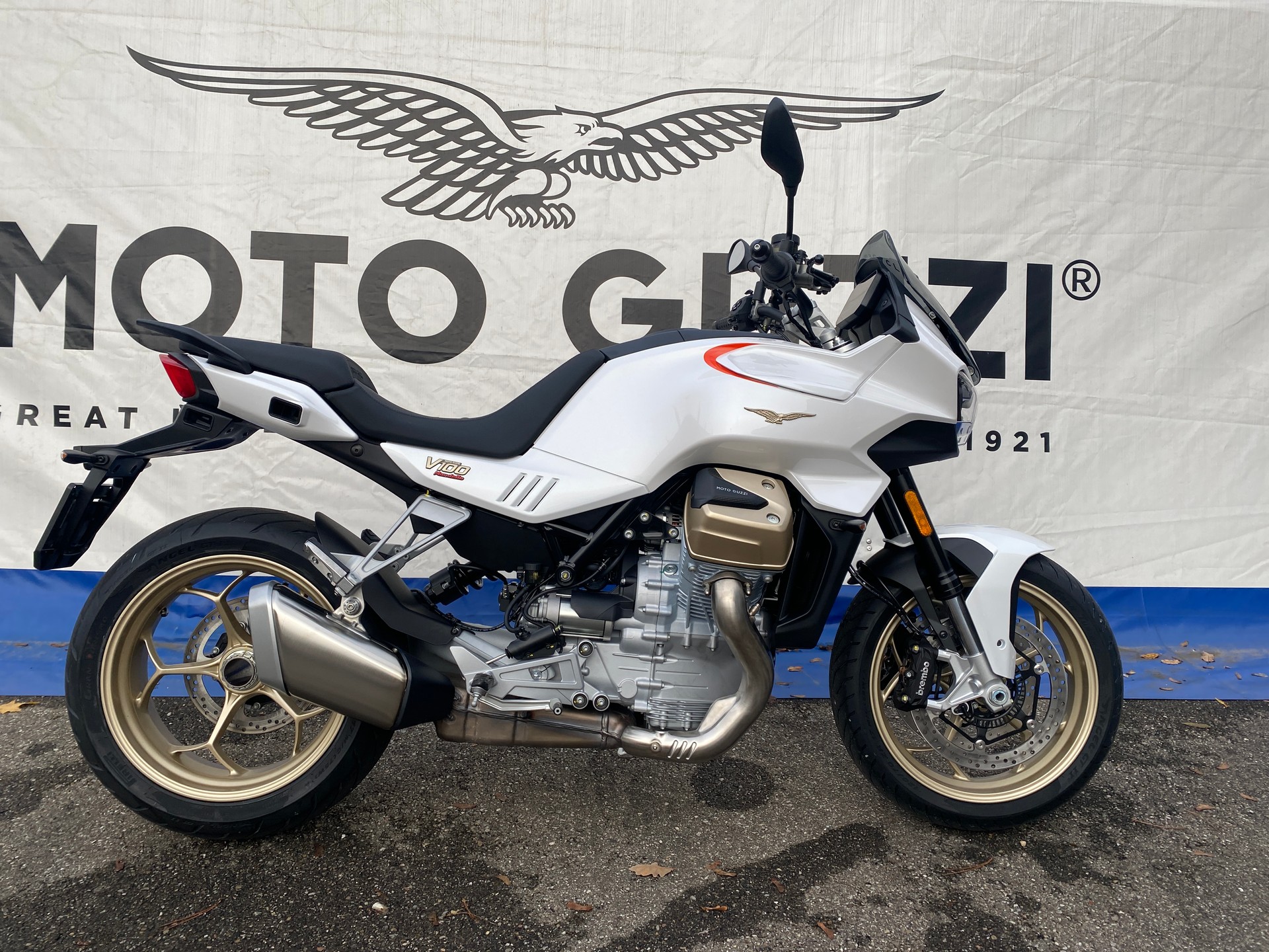 MOTO GUZZI V 100 Mandello-image-2
