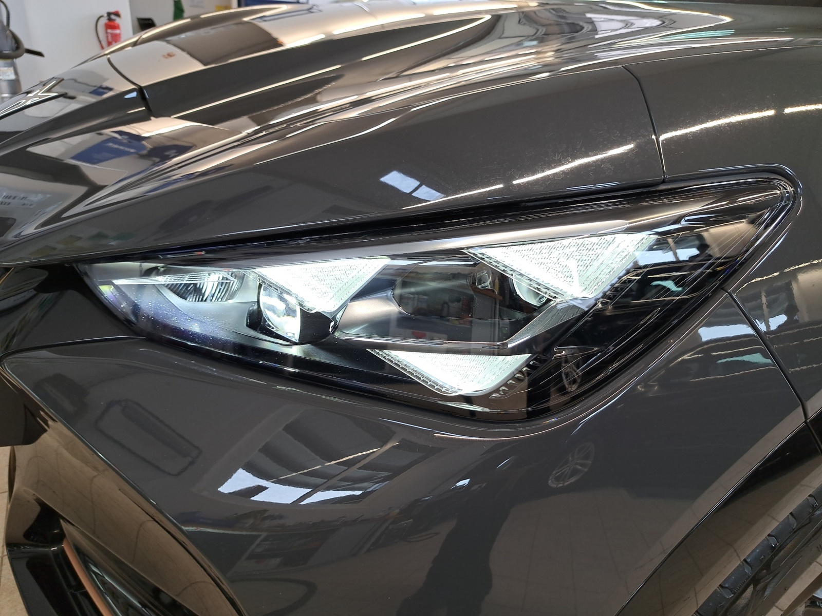 CUPRA Tavascan Type 9 77 kWh VZ Adrenaline-image-17