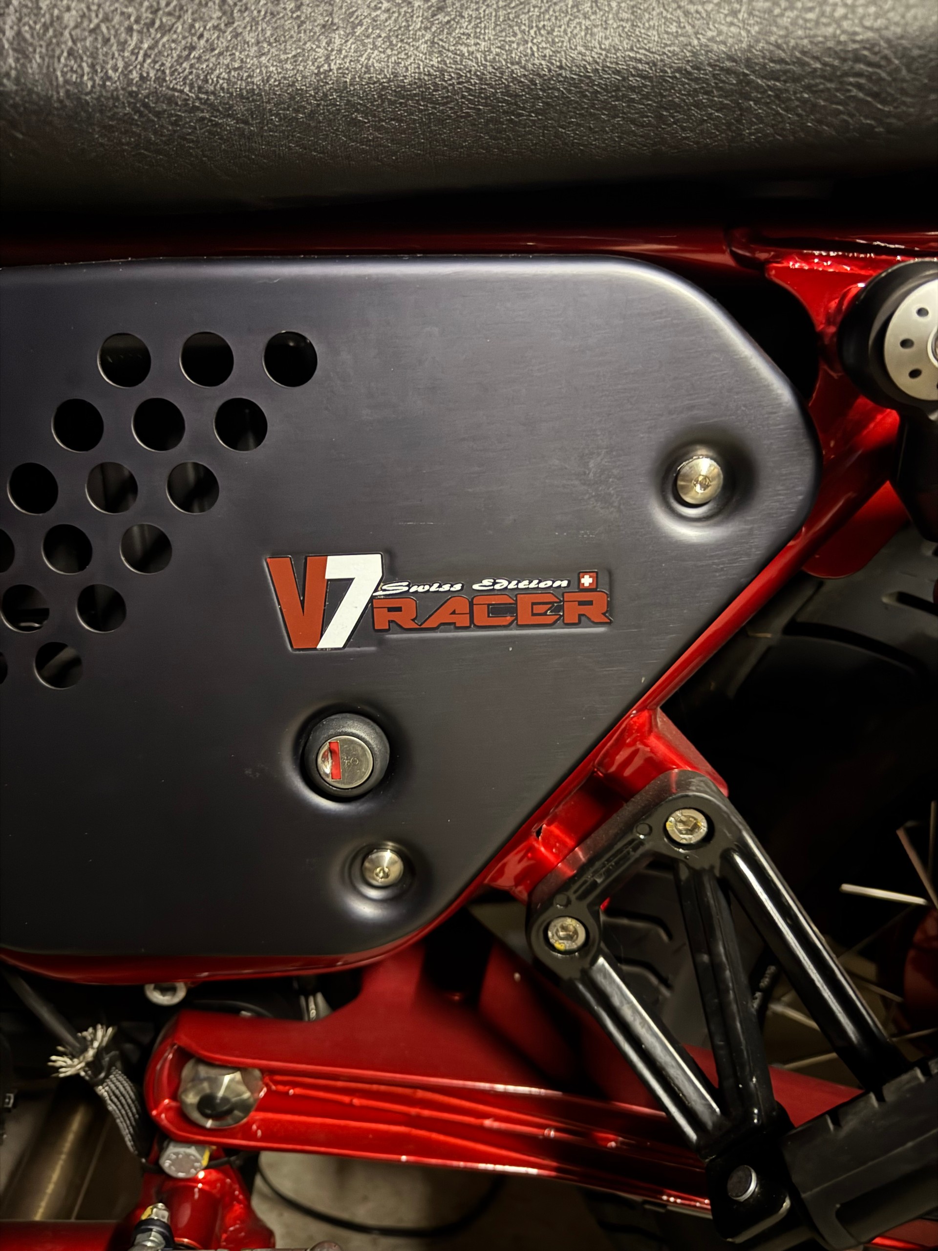 MOTO GUZZI V7 Racer 750-image-9