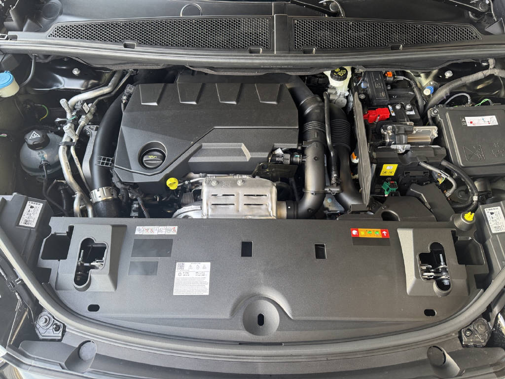 PEUGEOT 5008 1.6 PHEV 225 GT-image-9