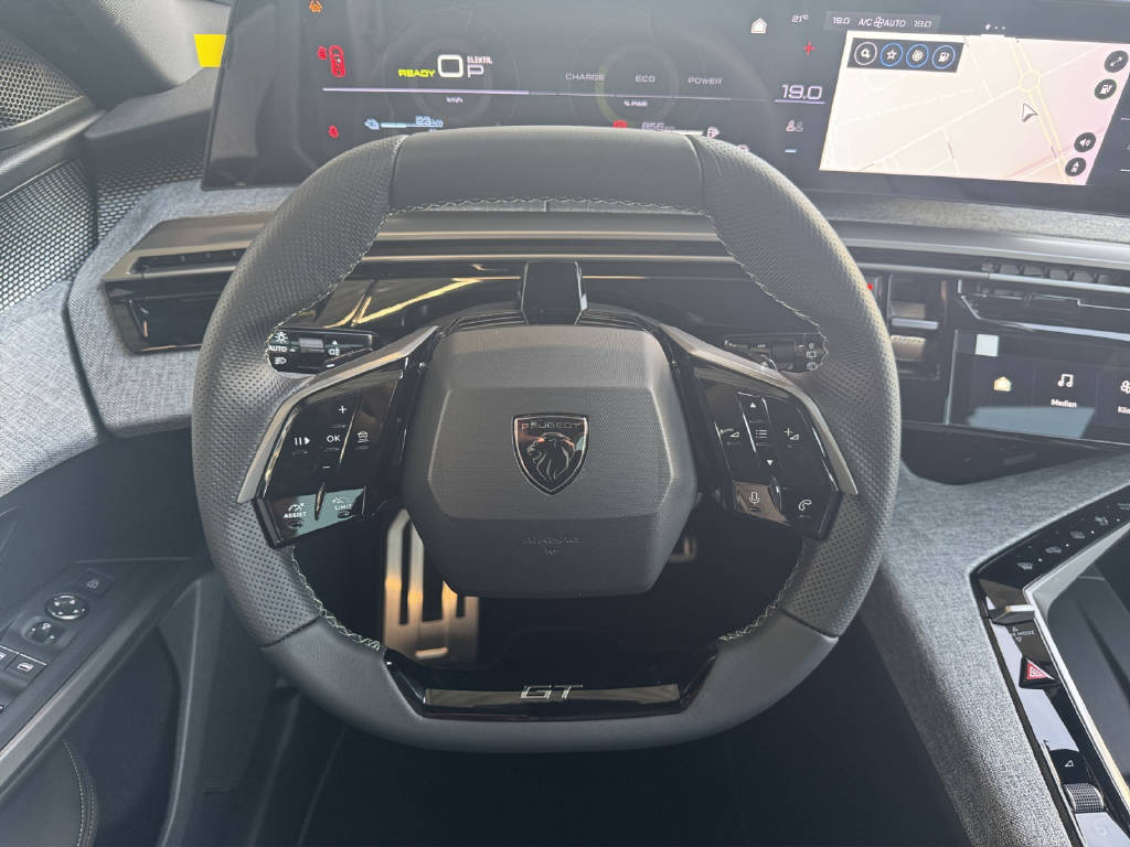 PEUGEOT 5008 1.6 PHEV 225 GT-image-11