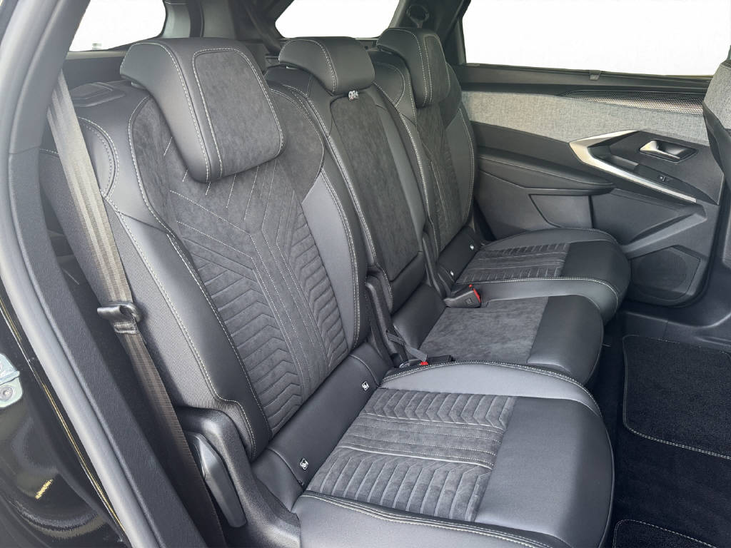 PEUGEOT 5008 1.6 PHEV 225 GT-image-12