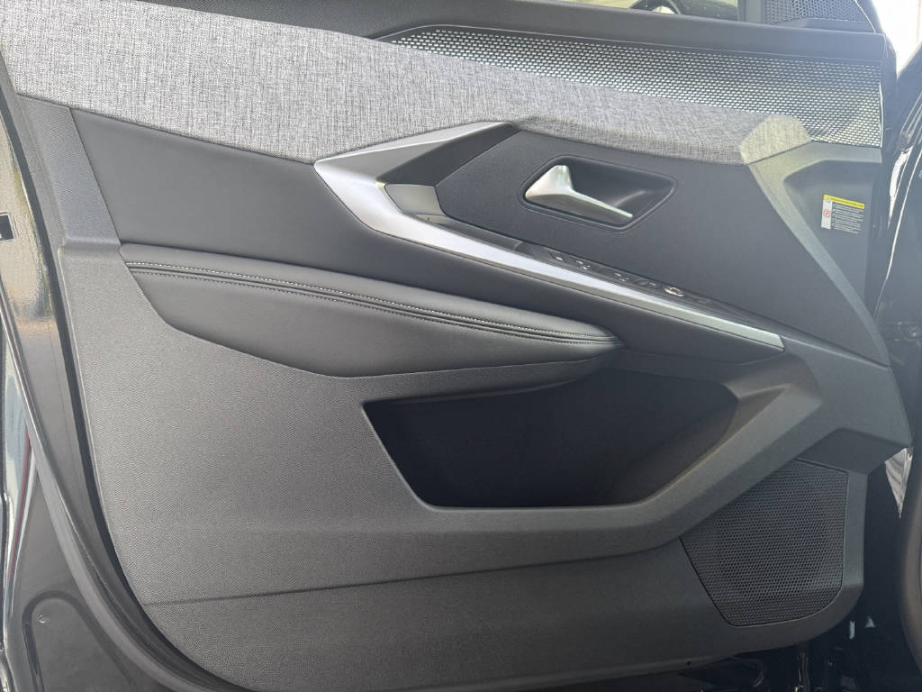 PEUGEOT 5008 1.6 PHEV 225 GT-image-6
