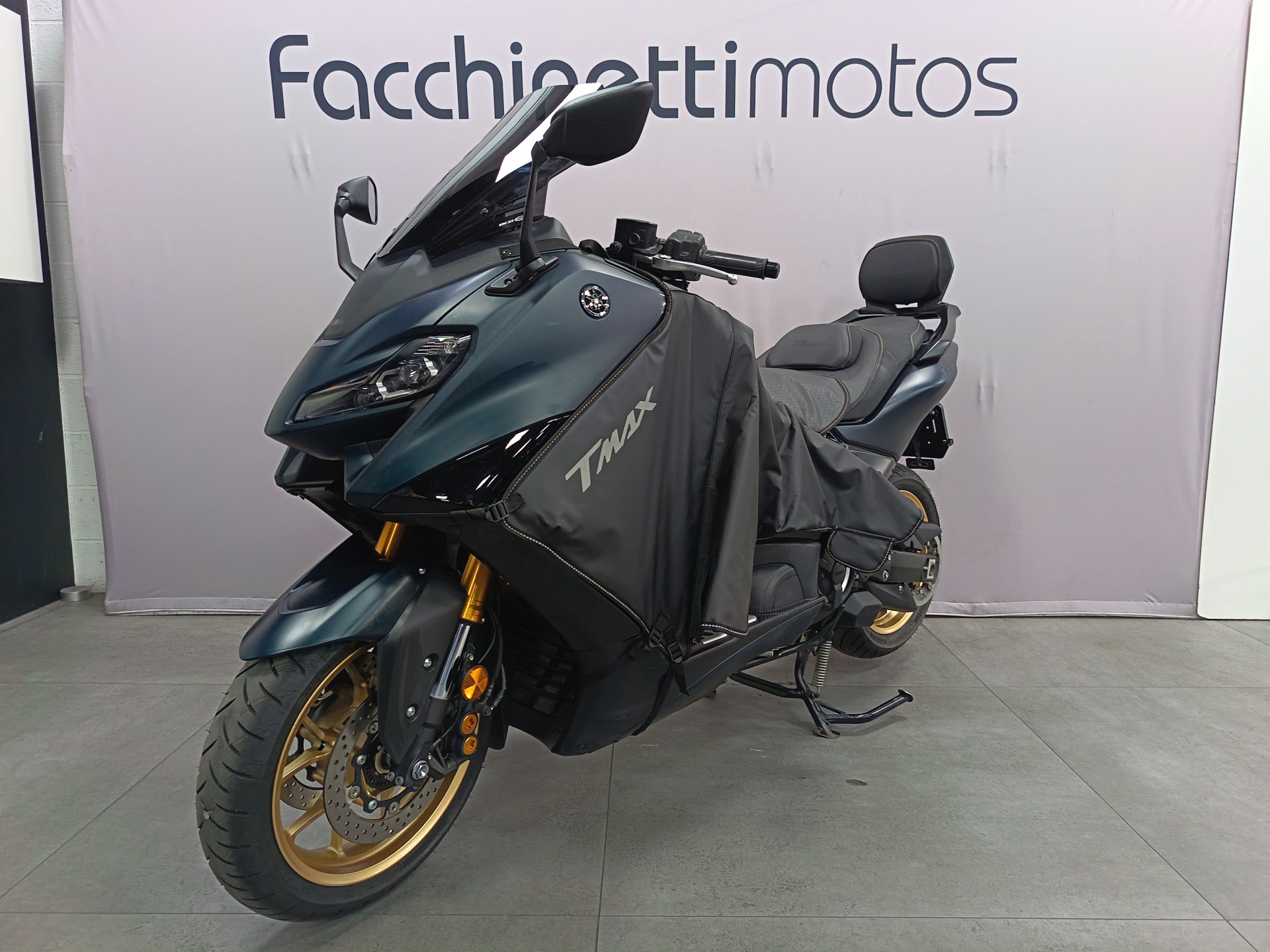 YAMAHA TMax 560 Tech Max-showroom-element-2