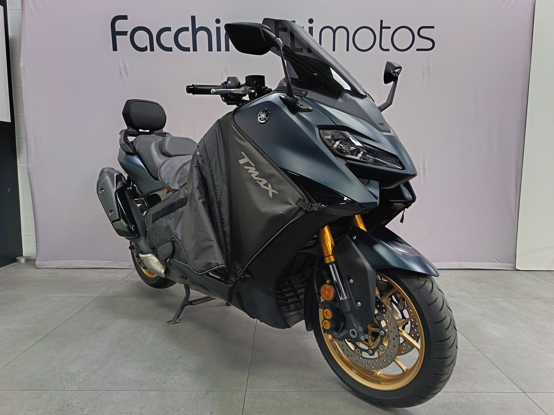 YAMAHA TMax 560 Tech Max-showroom-element-1