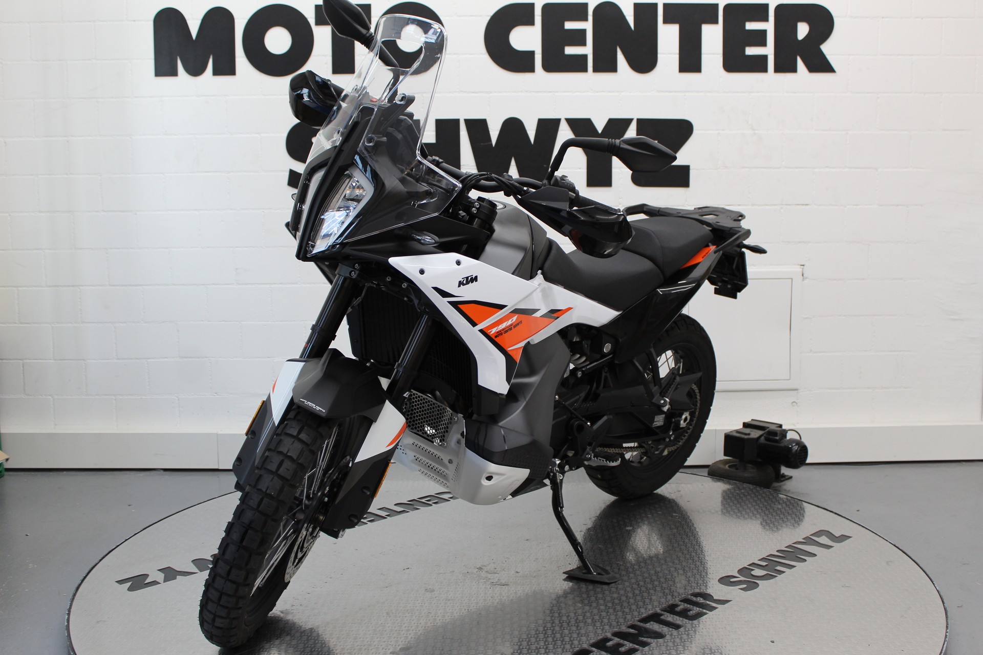 KTM 790 Adventure-image-3