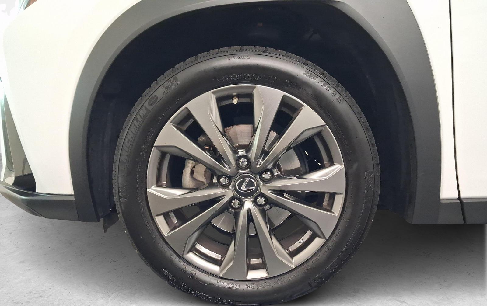 LEXUS UX 250h F-Line-image-15
