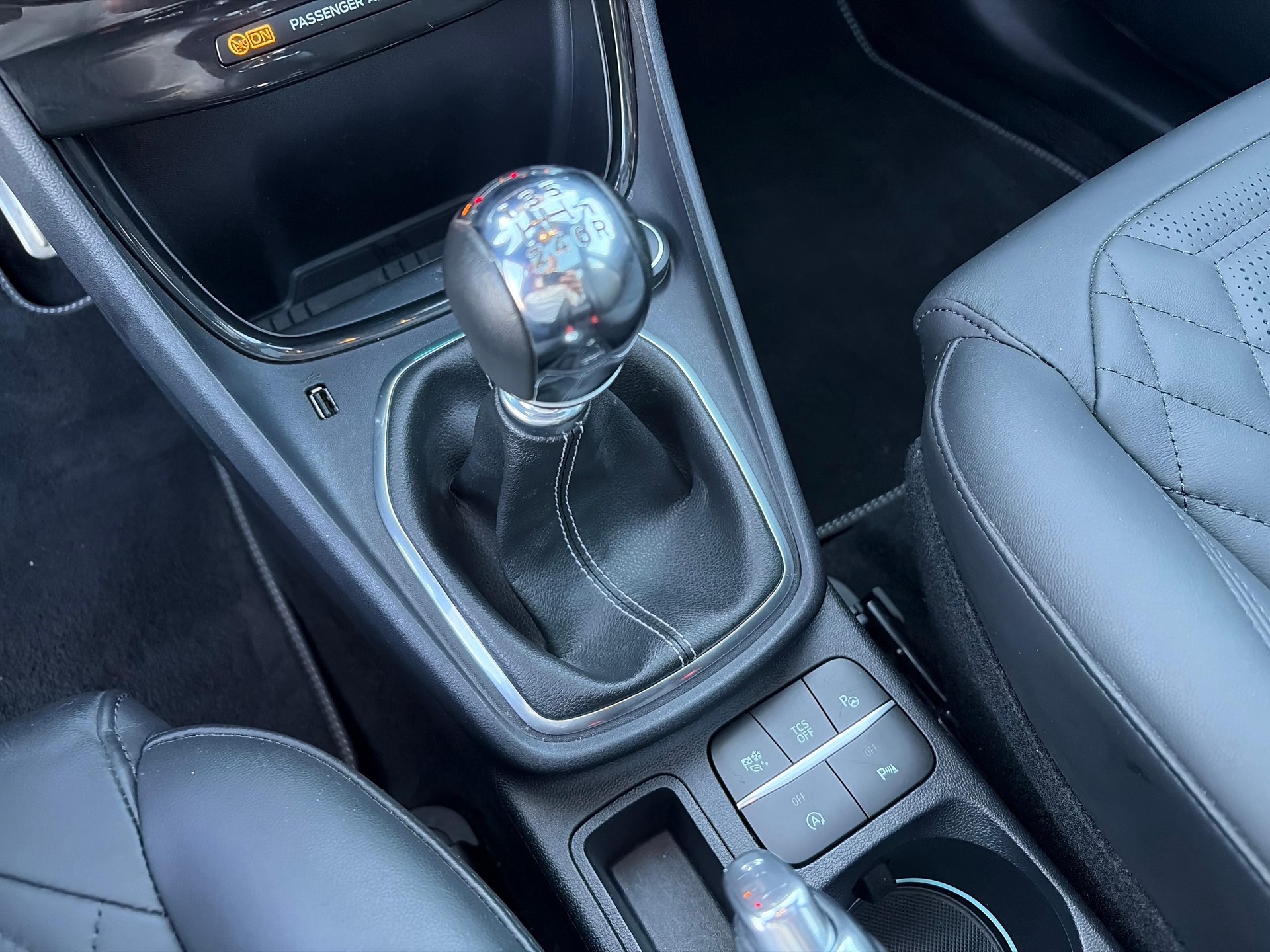 FORD Puma 1.0 EcoB Hybrid 155 ST-Line Vignale-image-17