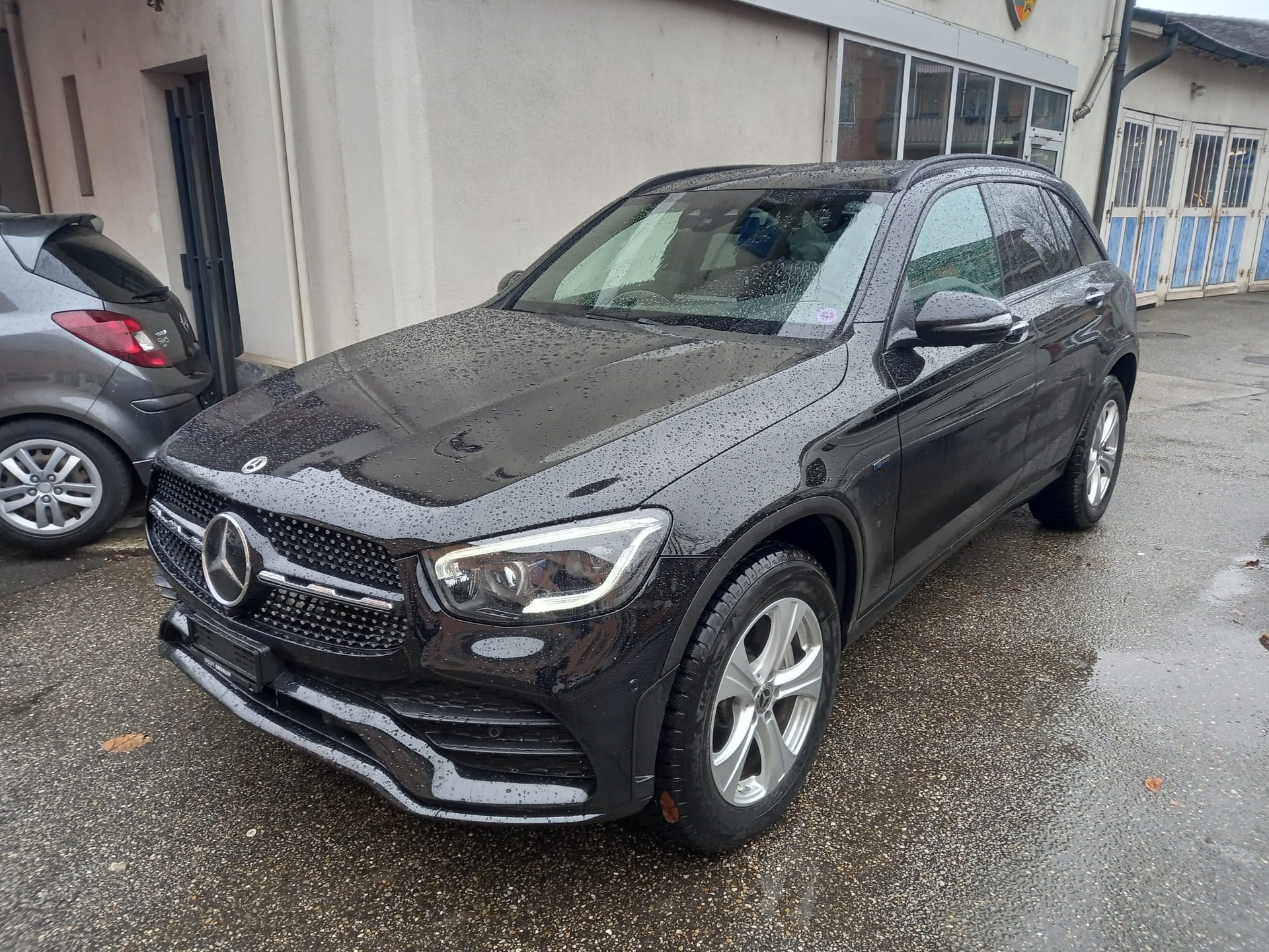 MERCEDES-BENZ GLC 300 e Off-Road 4Matic 9G-Tronic-image-2