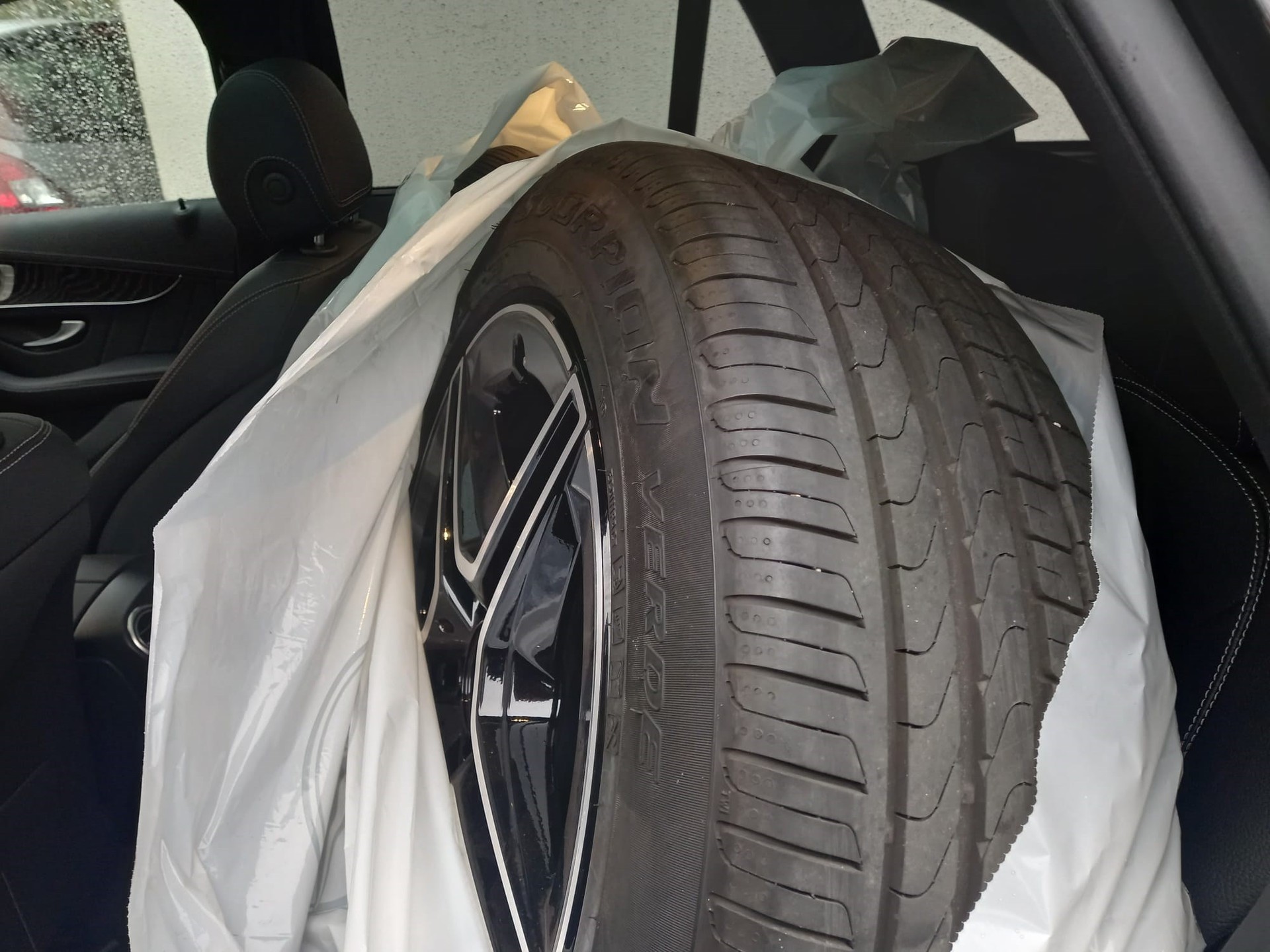 MERCEDES-BENZ GLC 300 e Off-Road 4Matic 9G-Tronic-image-9