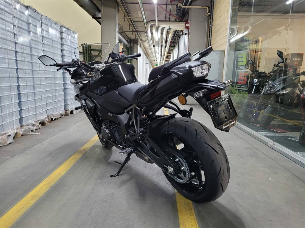 SUZUKI GSX-S 1000 GT-image-1