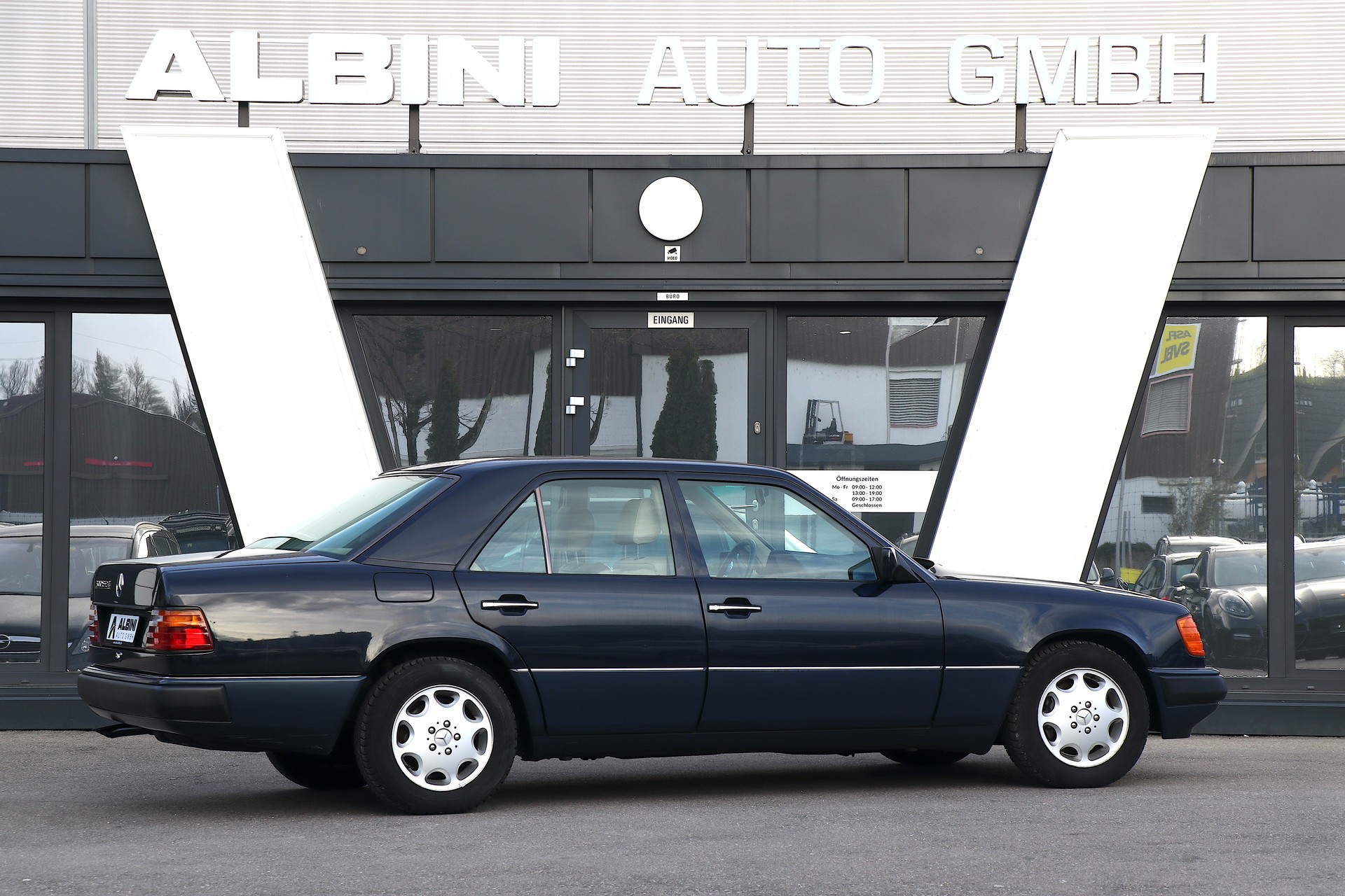 MERCEDES-BENZ 300 E-24*Veteranenfahrzeug*-showroom-element-2