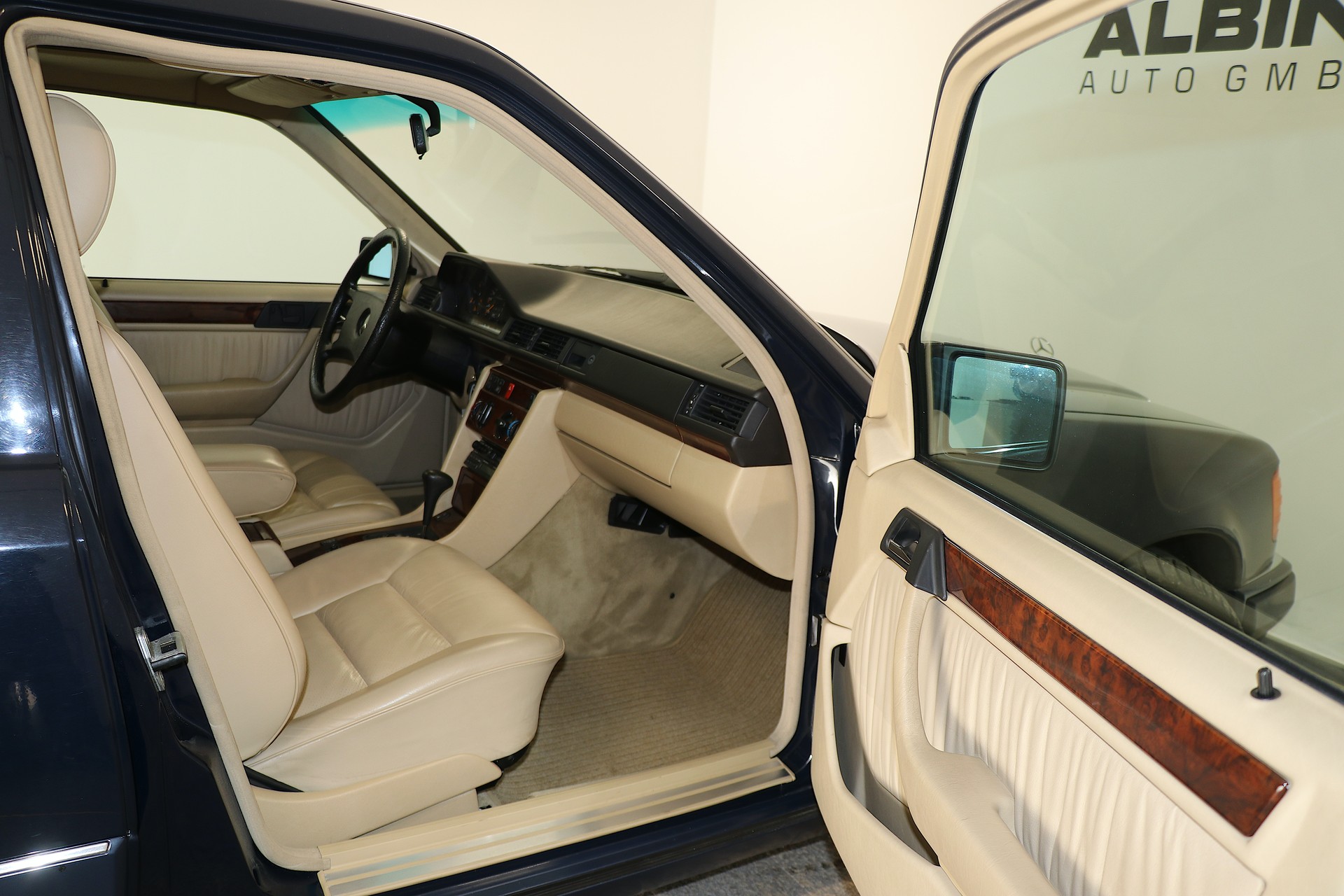 MERCEDES-BENZ 300 E-24*Veteranenfahrzeug*-image-10