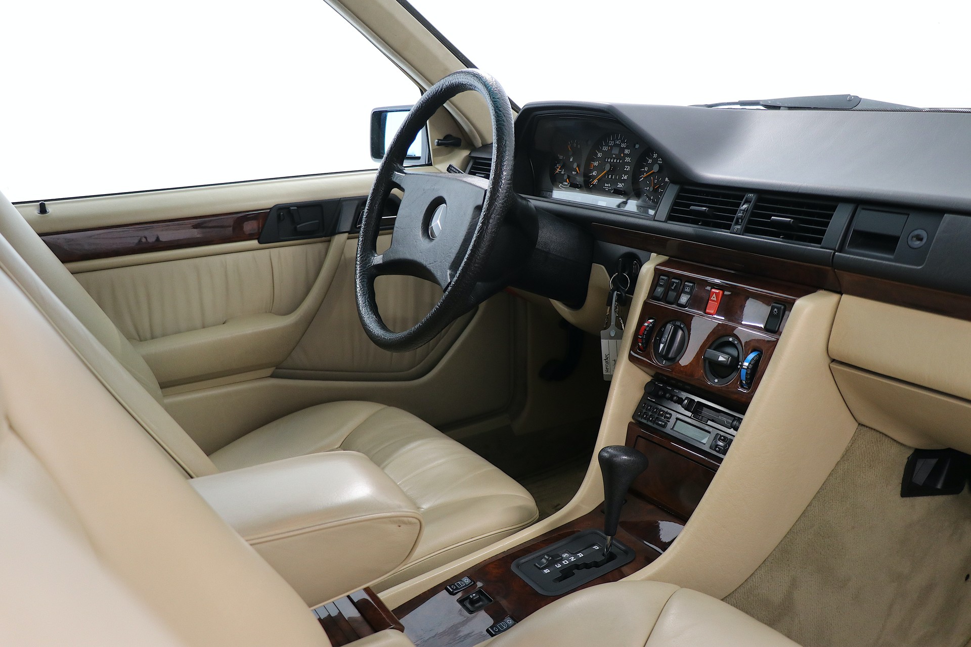 MERCEDES-BENZ 300 E-24*Veteranenfahrzeug*-image-12