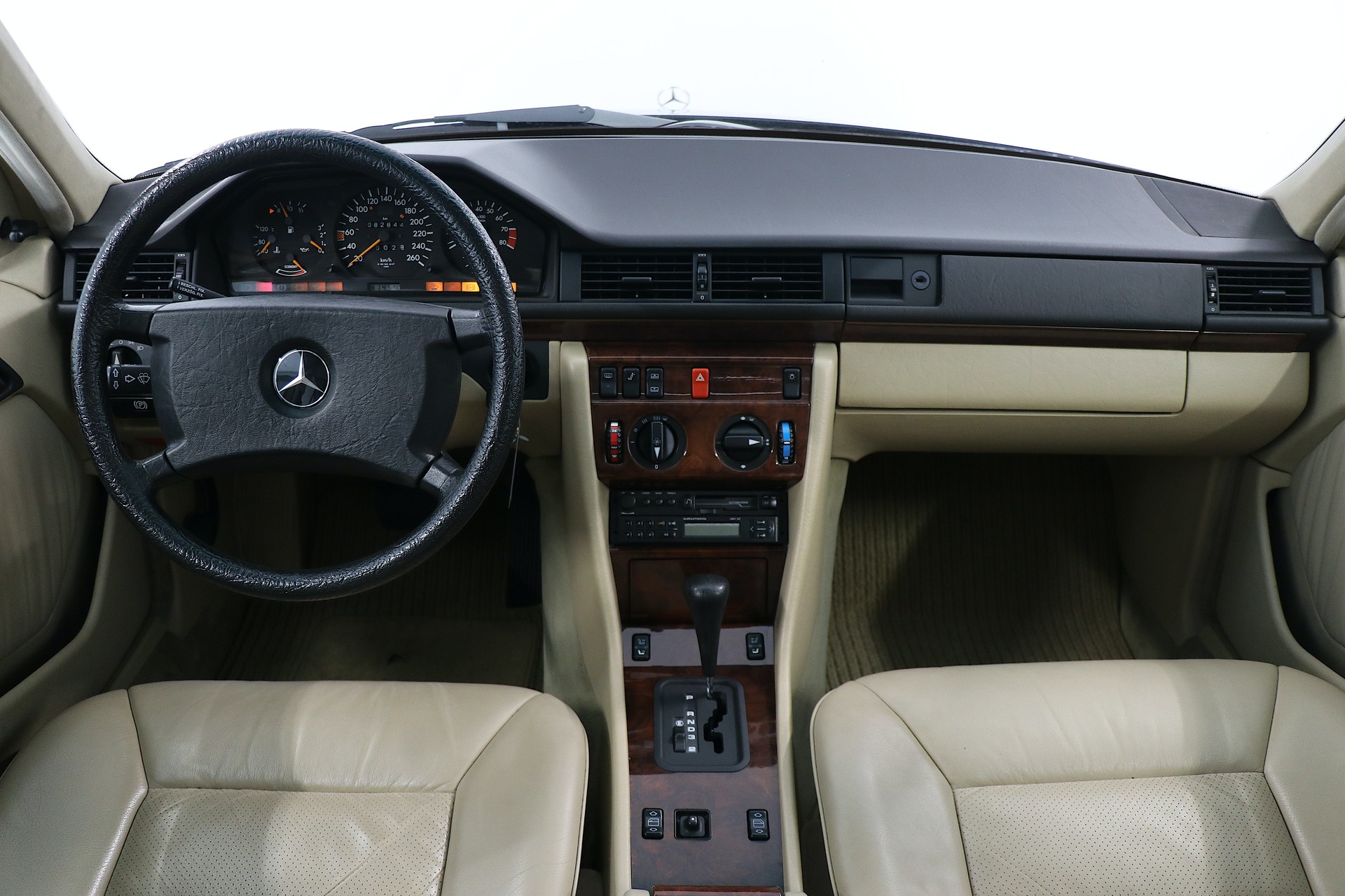 MERCEDES-BENZ 300 E-24*Veteranenfahrzeug*-image-8