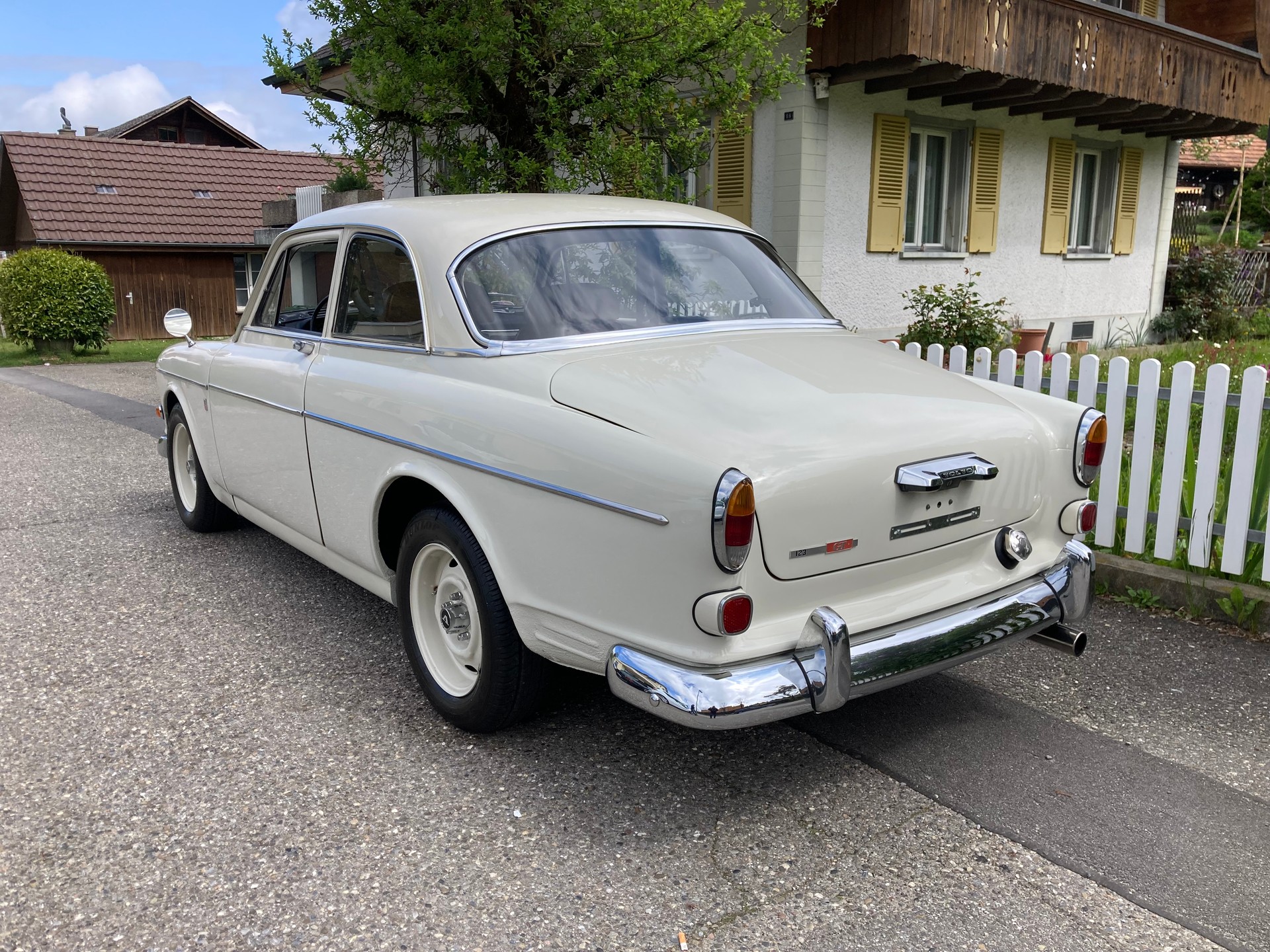 VOLVO 123 GT-image-2