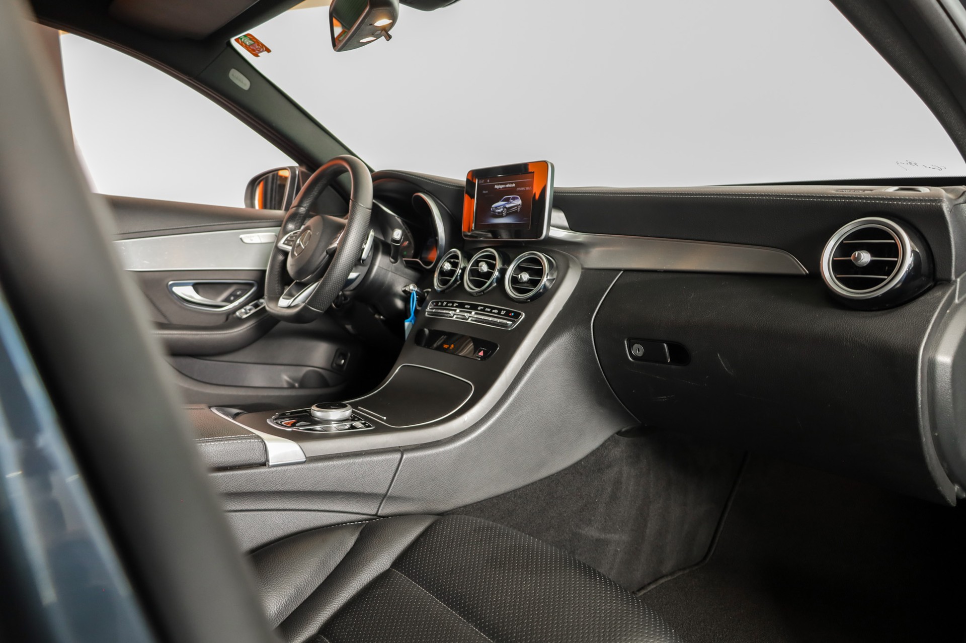 MERCEDES-BENZ C 200 AMG Line 7G-Tronic-showroom-element-1