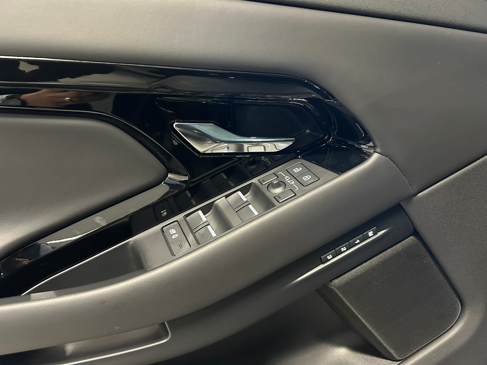 LAND ROVER Range Rover Evoque P 270e Dynamic HSE AT9-image-14