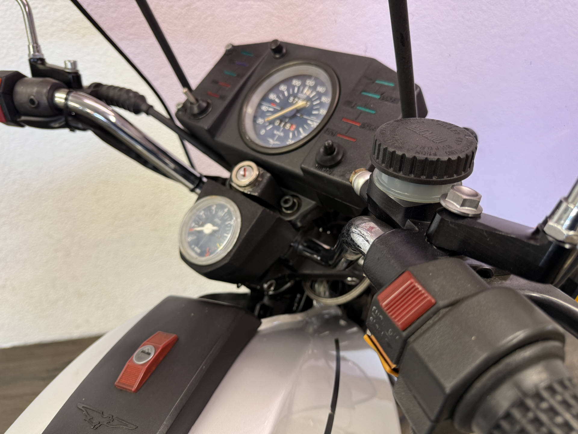 MOTO GUZZI V1000 G5-image-4