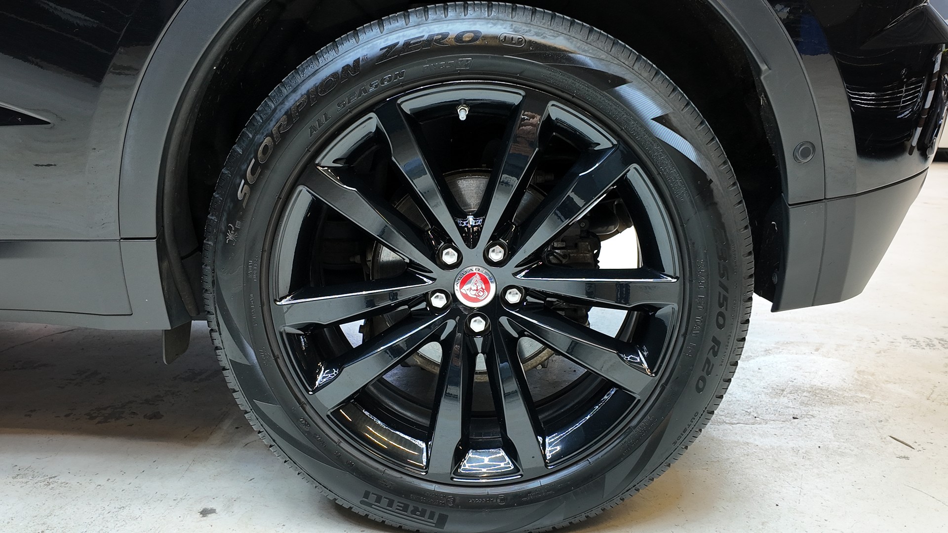 JAGUAR E-Pace 2.0 P200 AWD-image-19