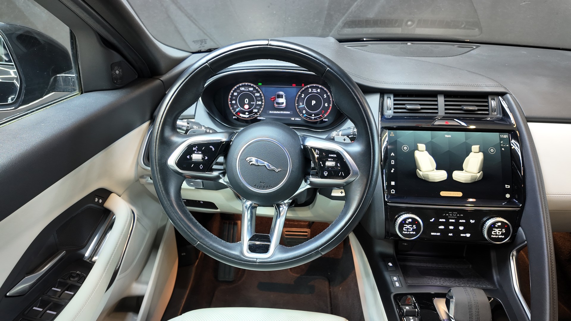 JAGUAR E-Pace 2.0 P200 AWD-image-13