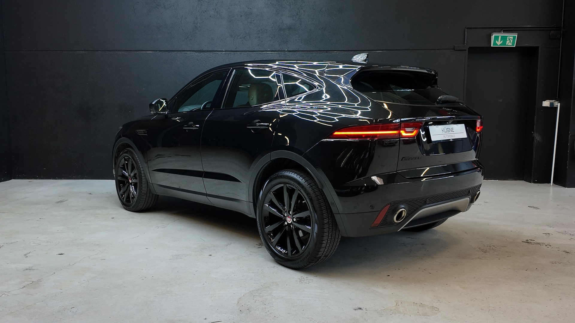 JAGUAR E-Pace 2.0 P200 AWD-showroom-element-3