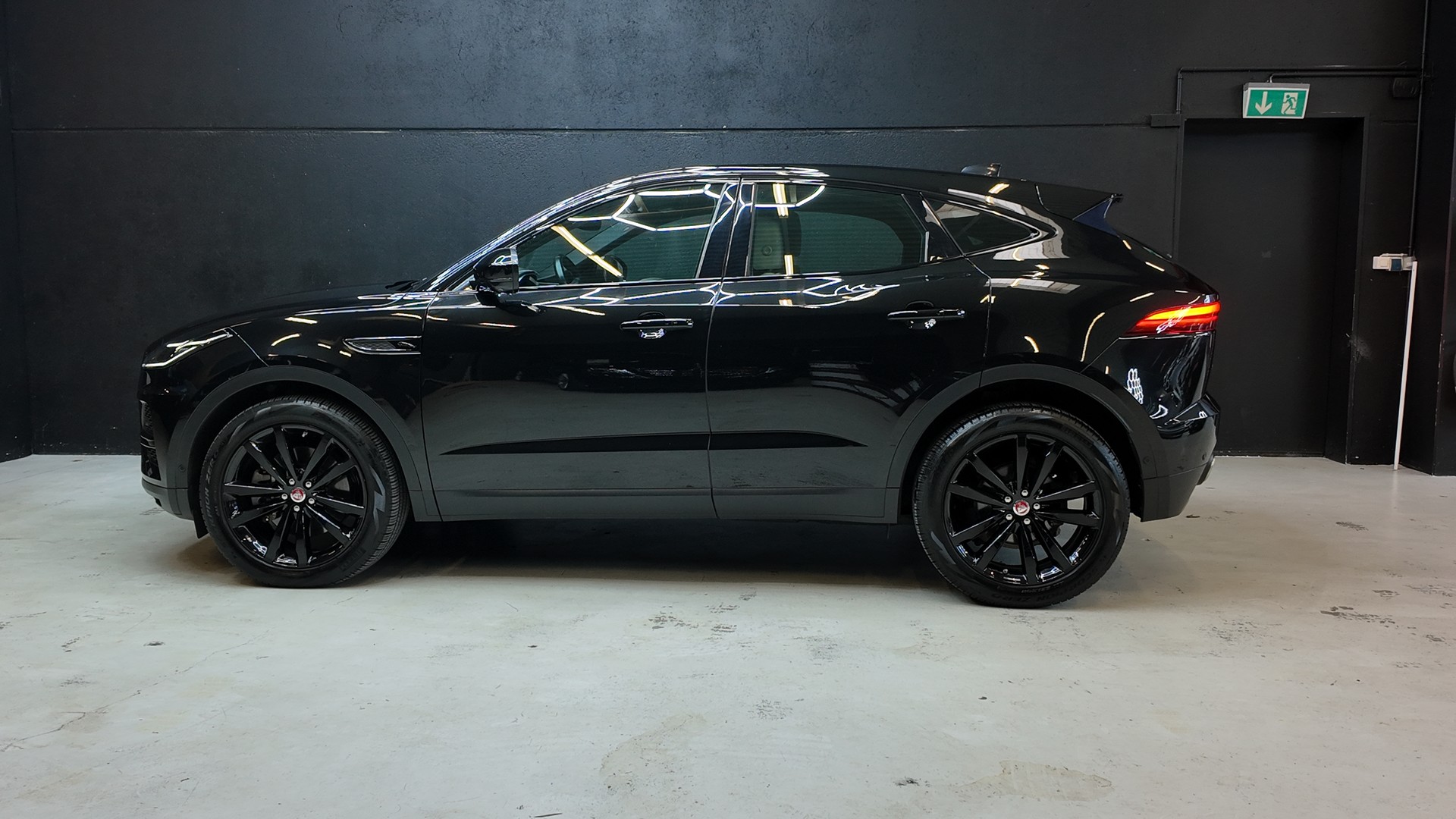 JAGUAR E-Pace 2.0 P200 AWD-showroom-element-2