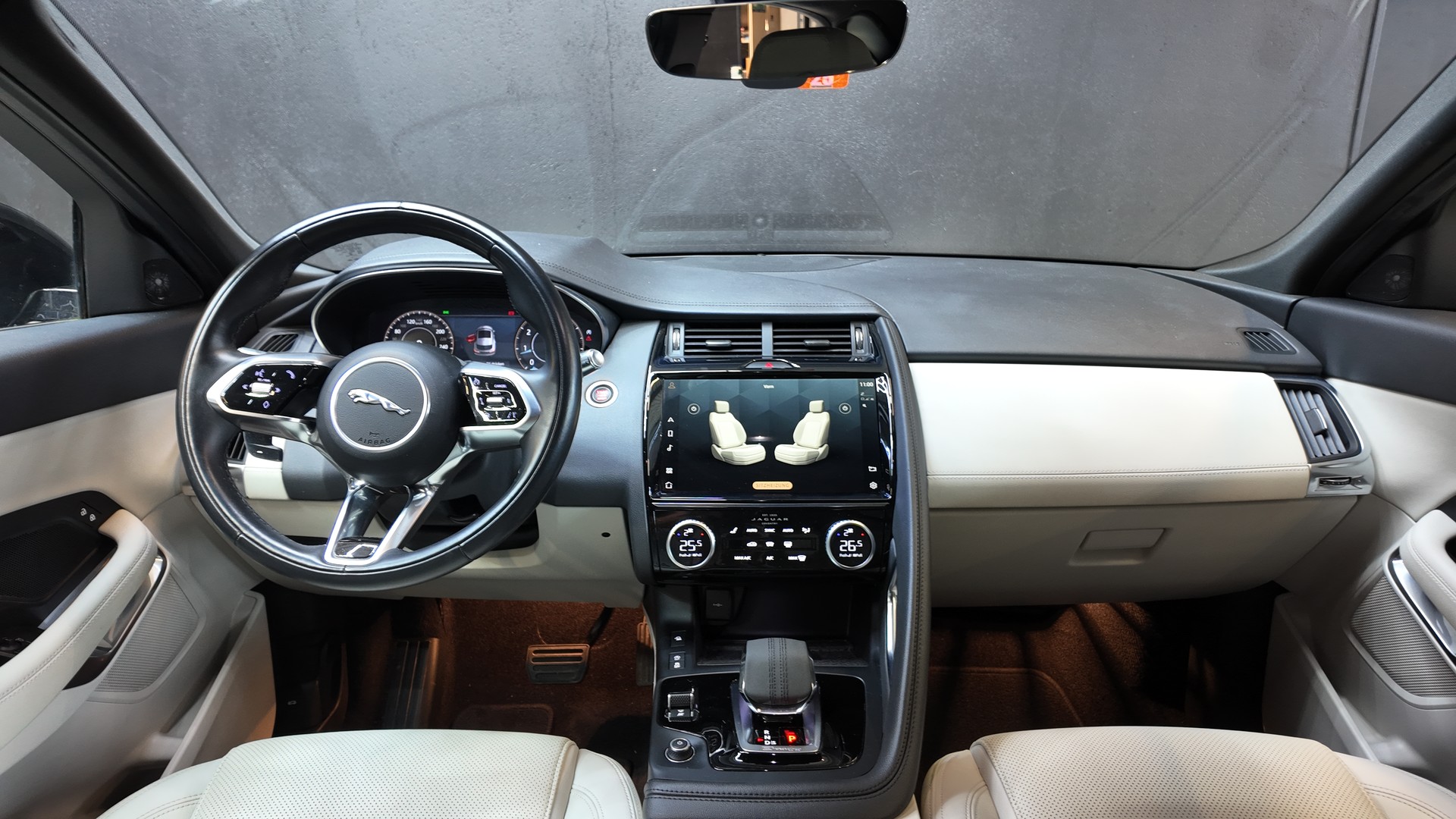JAGUAR E-Pace 2.0 P200 AWD-image-12