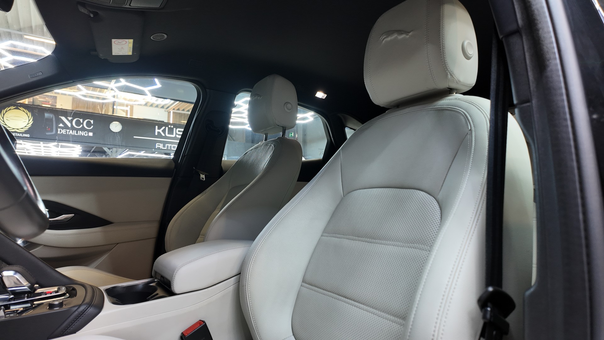 JAGUAR E-Pace 2.0 P200 AWD-image-8