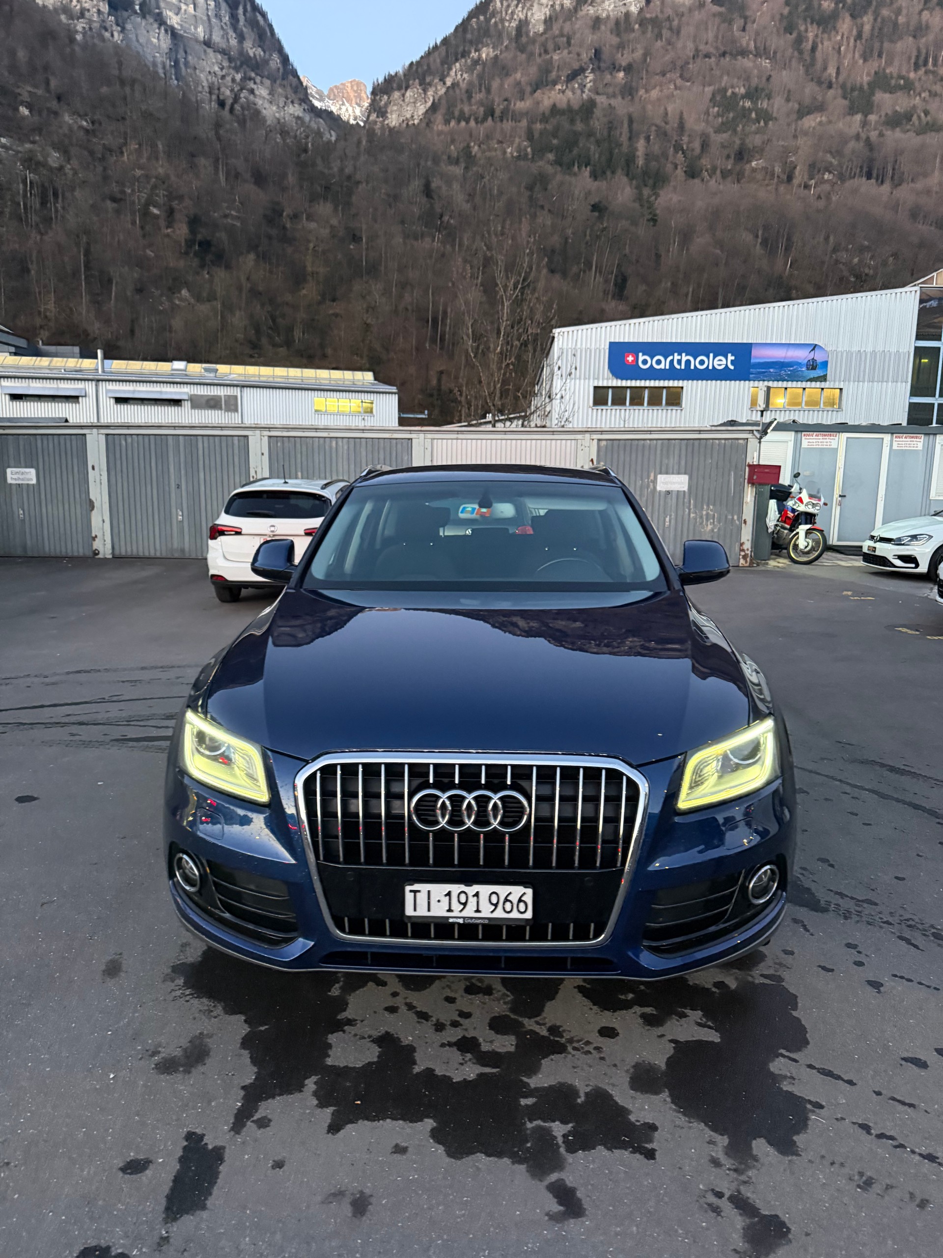 AUDI Q5 2.0 TDI-showroom-element-1