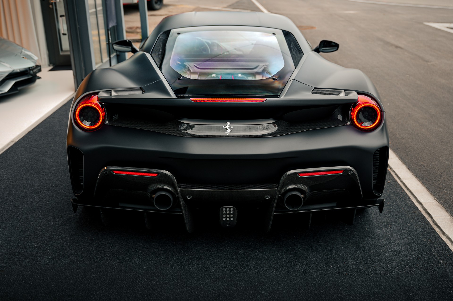 FERRARI 488 Pista 3.9 V8-image-7