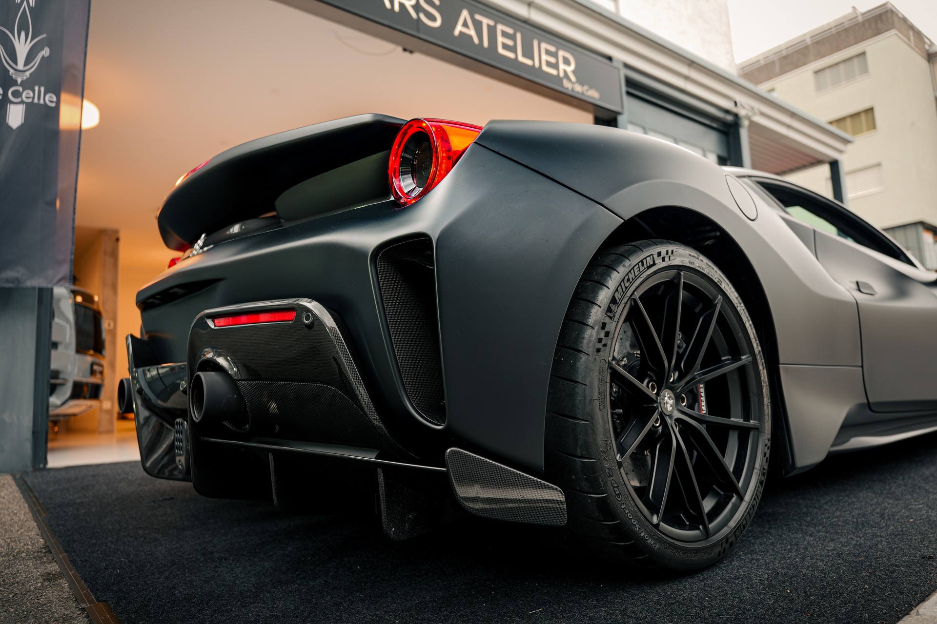 FERRARI 488 Pista 3.9 V8-image-8