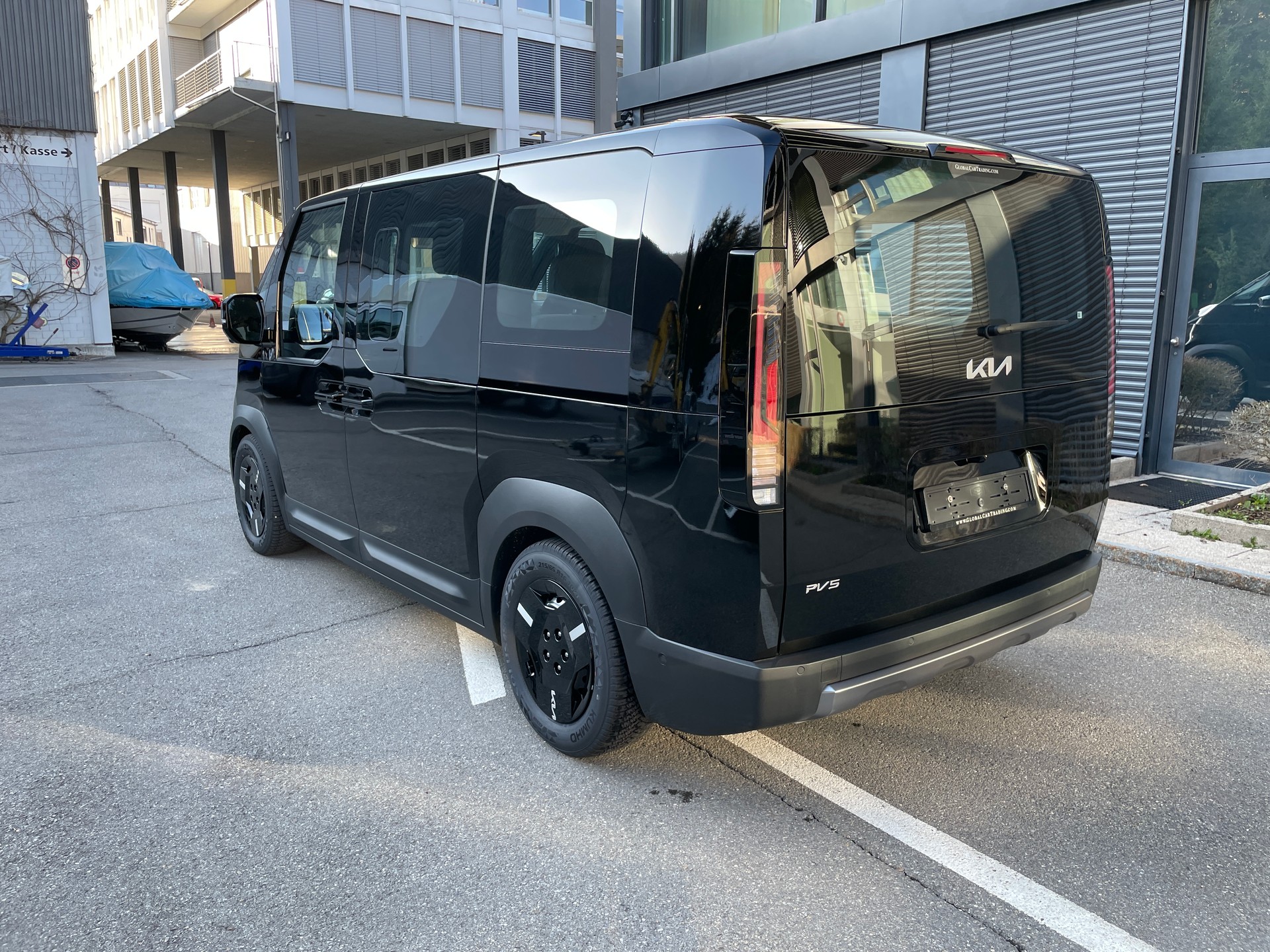 KIA PV5 71.2 kWh Elite-showroom-element-2