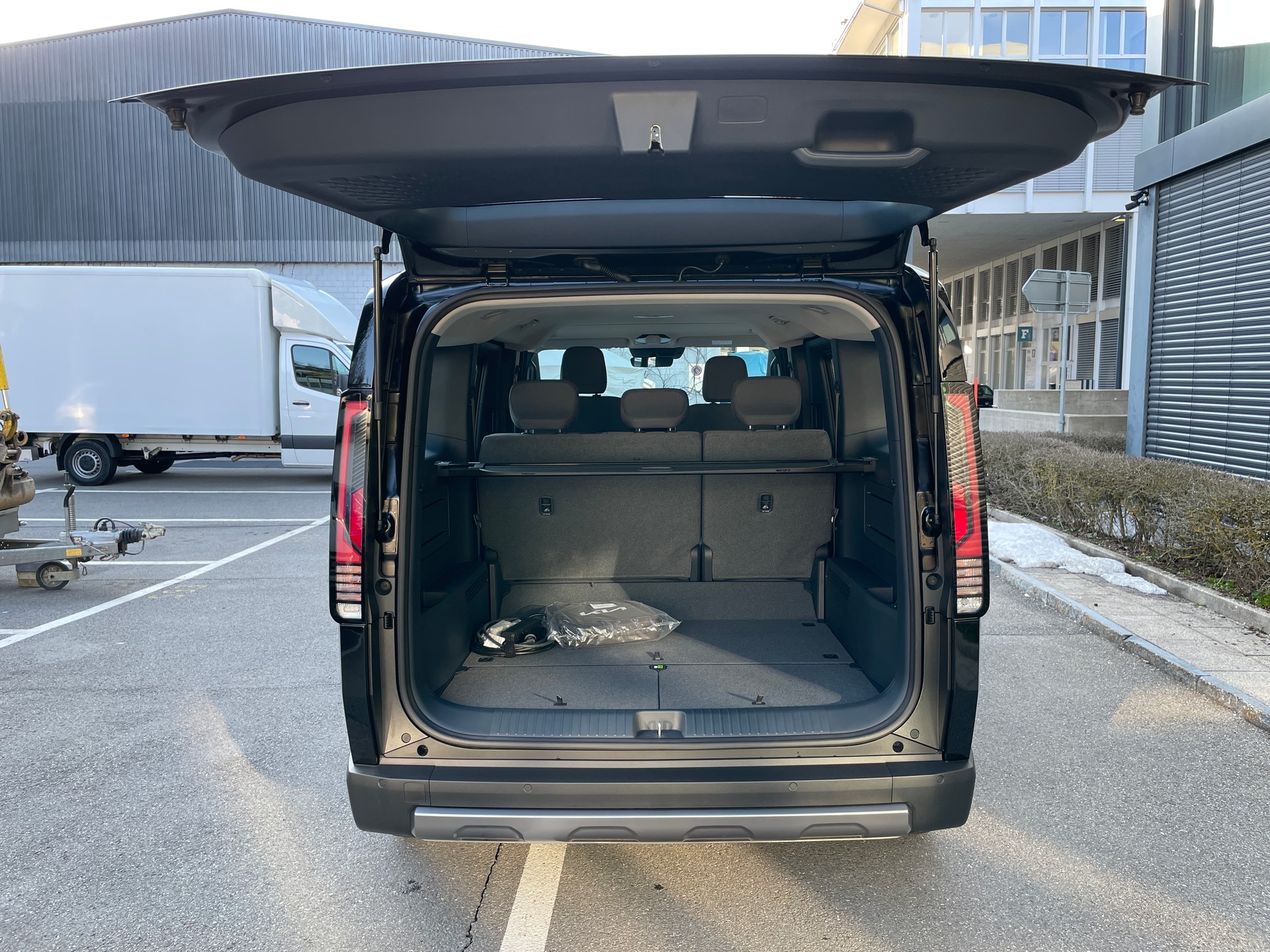 KIA PV5 71.2 kWh Elite-image-4