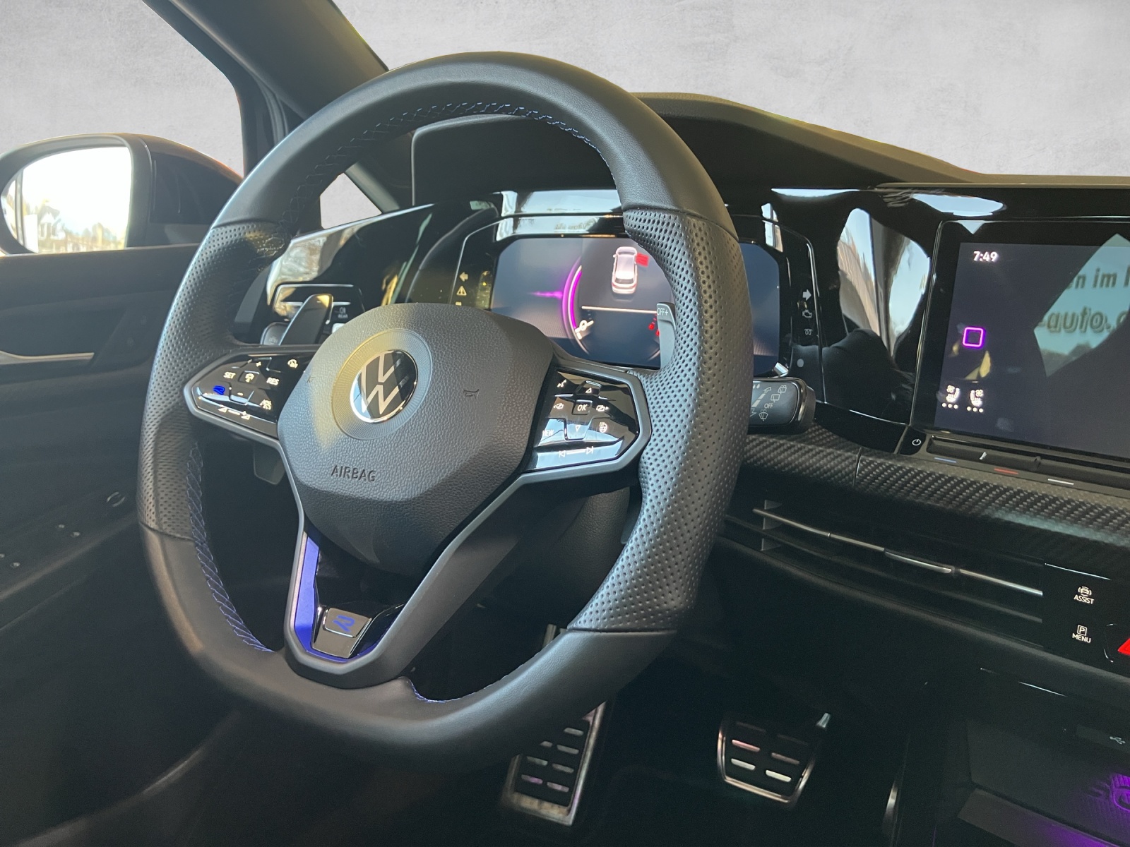 VW Golf 2.0 TSI R DSG 4Motion R 20 Years-image-8