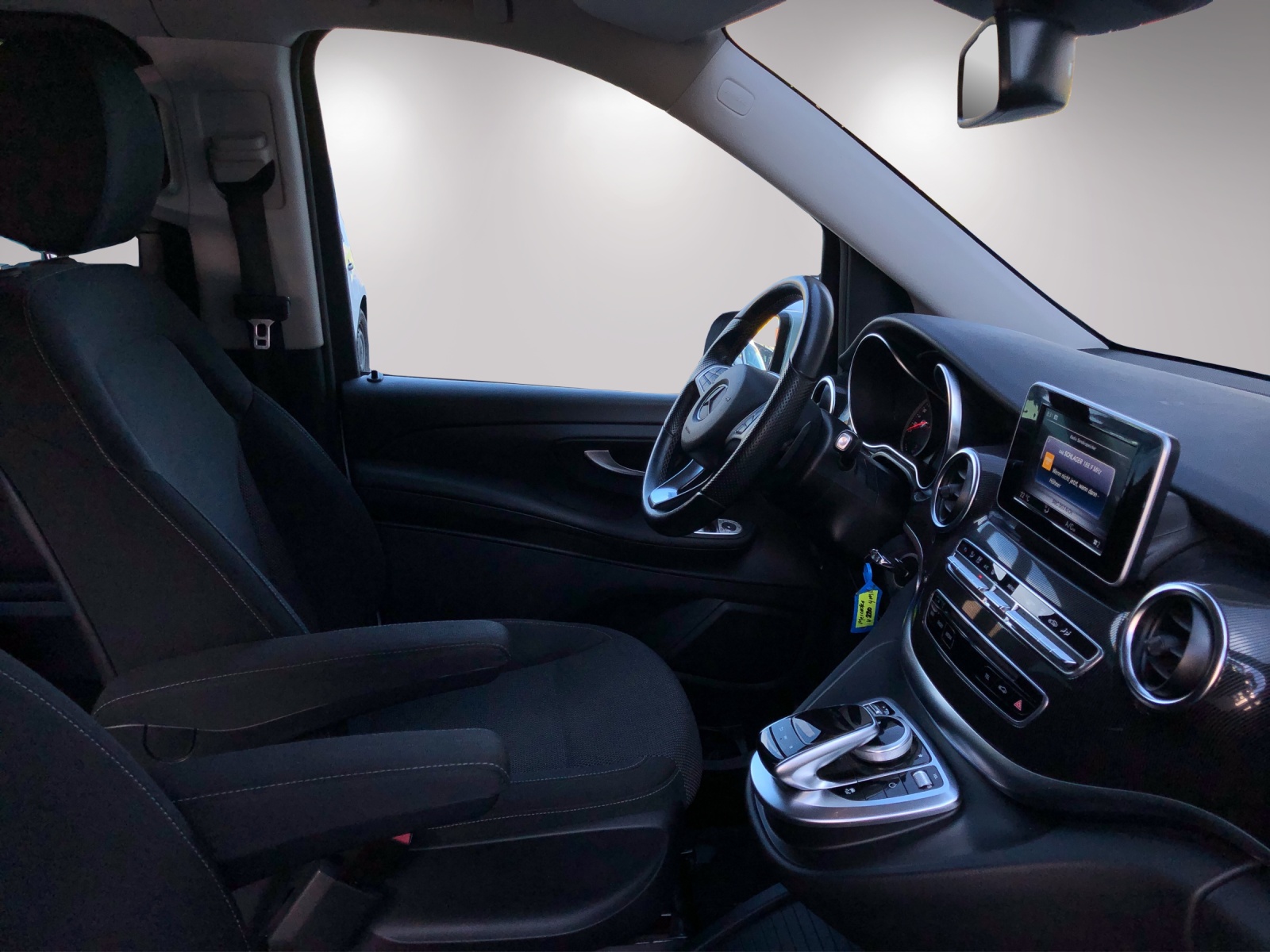 MERCEDES-BENZ V 220 d lang 4Matic 7G-Tronic-image-15