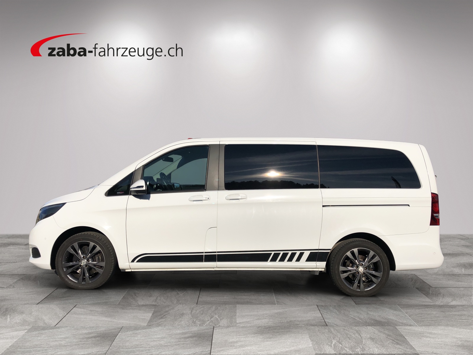 MERCEDES-BENZ V 220 d lang 4Matic 7G-Tronic-showroom-element-1