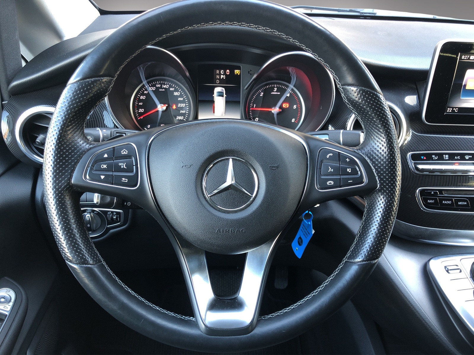 MERCEDES-BENZ V 220 d lang 4Matic 7G-Tronic-image-9