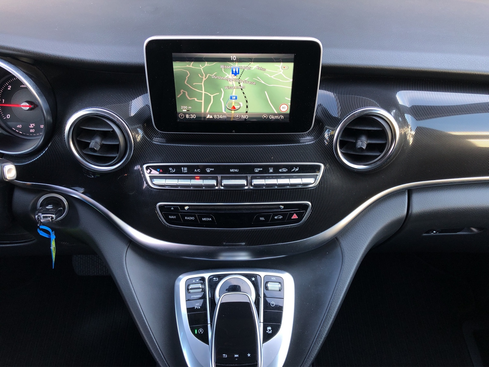 MERCEDES-BENZ V 220 d lang 4Matic 7G-Tronic-image-13