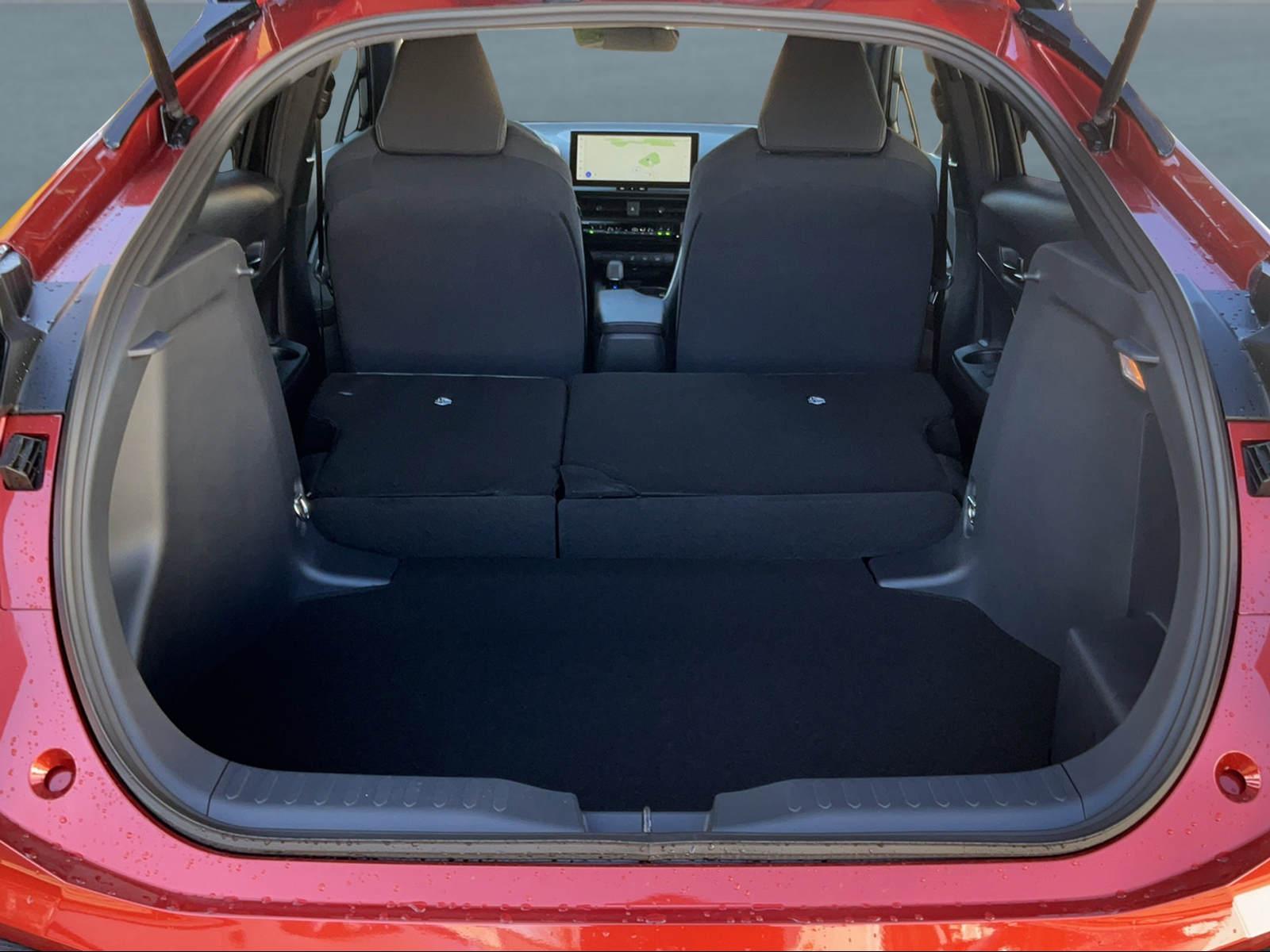 TOYOTA C-HR 2.0 HEV Swiss Edition 4x4-image-15