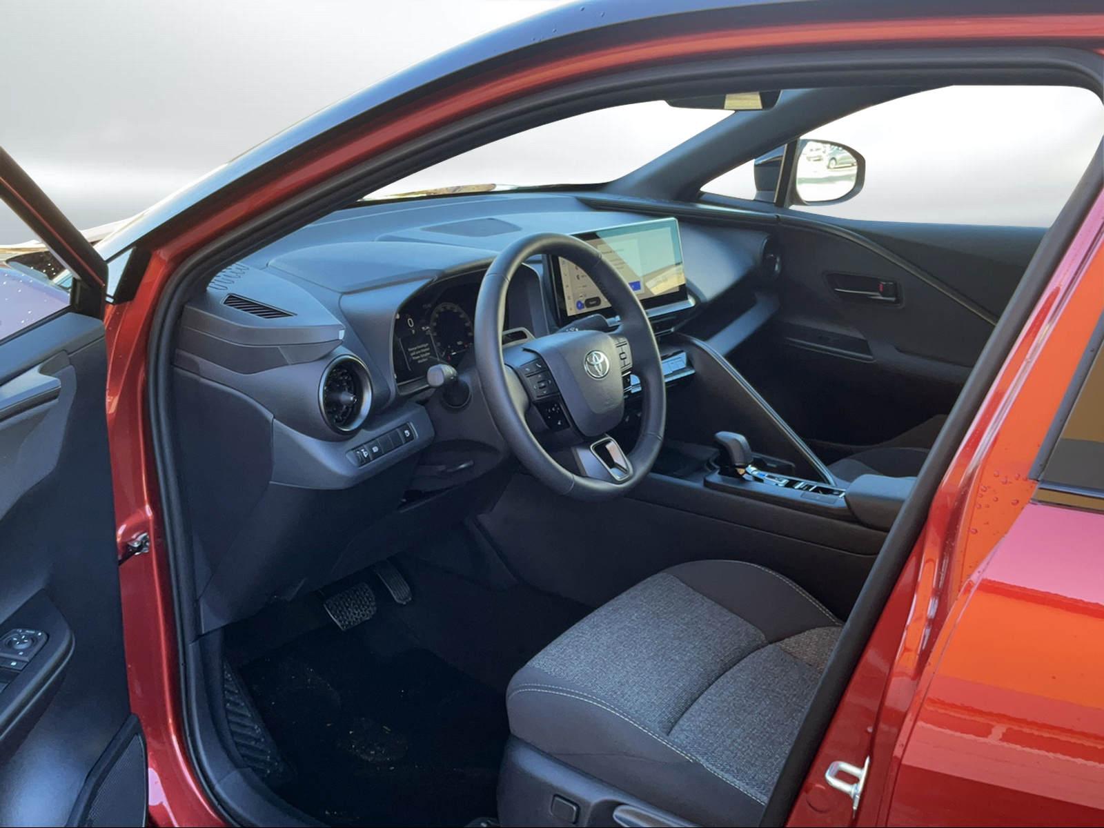 TOYOTA C-HR 2.0 HEV Swiss Edition 4x4-image-8